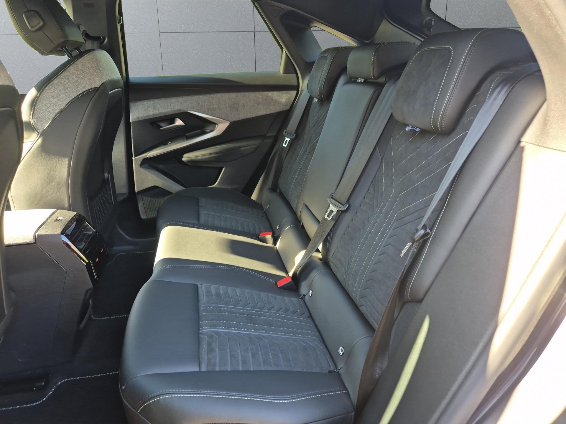 PEUGEOT 3008 1.6 Plug-in Hybrid GT-image-11