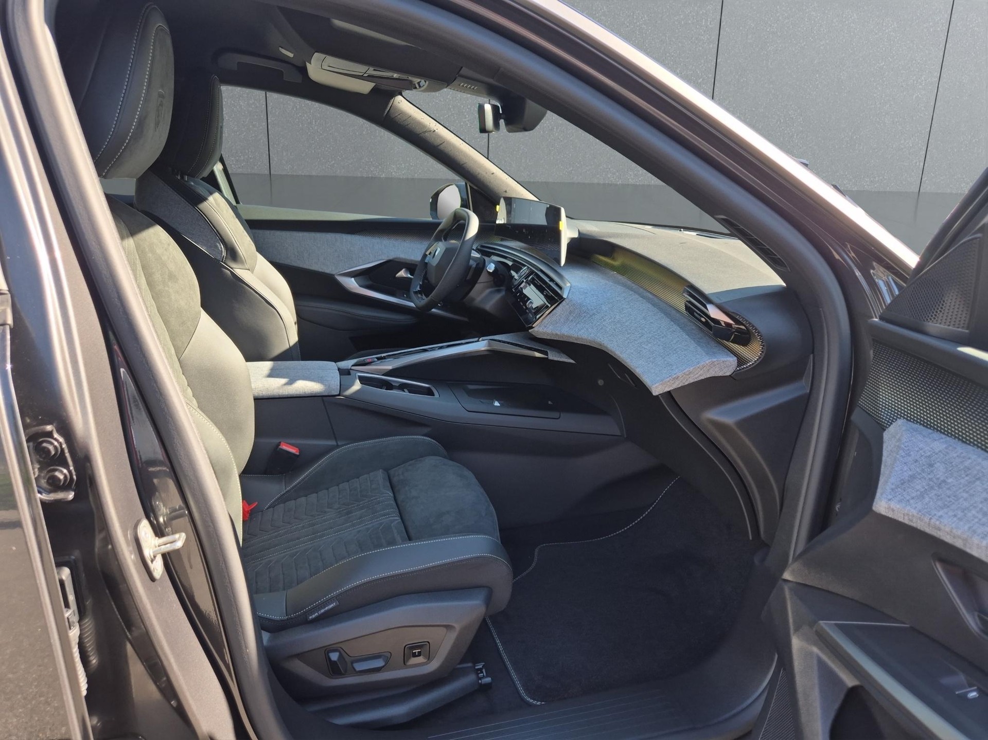 PEUGEOT 3008 1.6 Plug-in Hybrid GT-image-15
