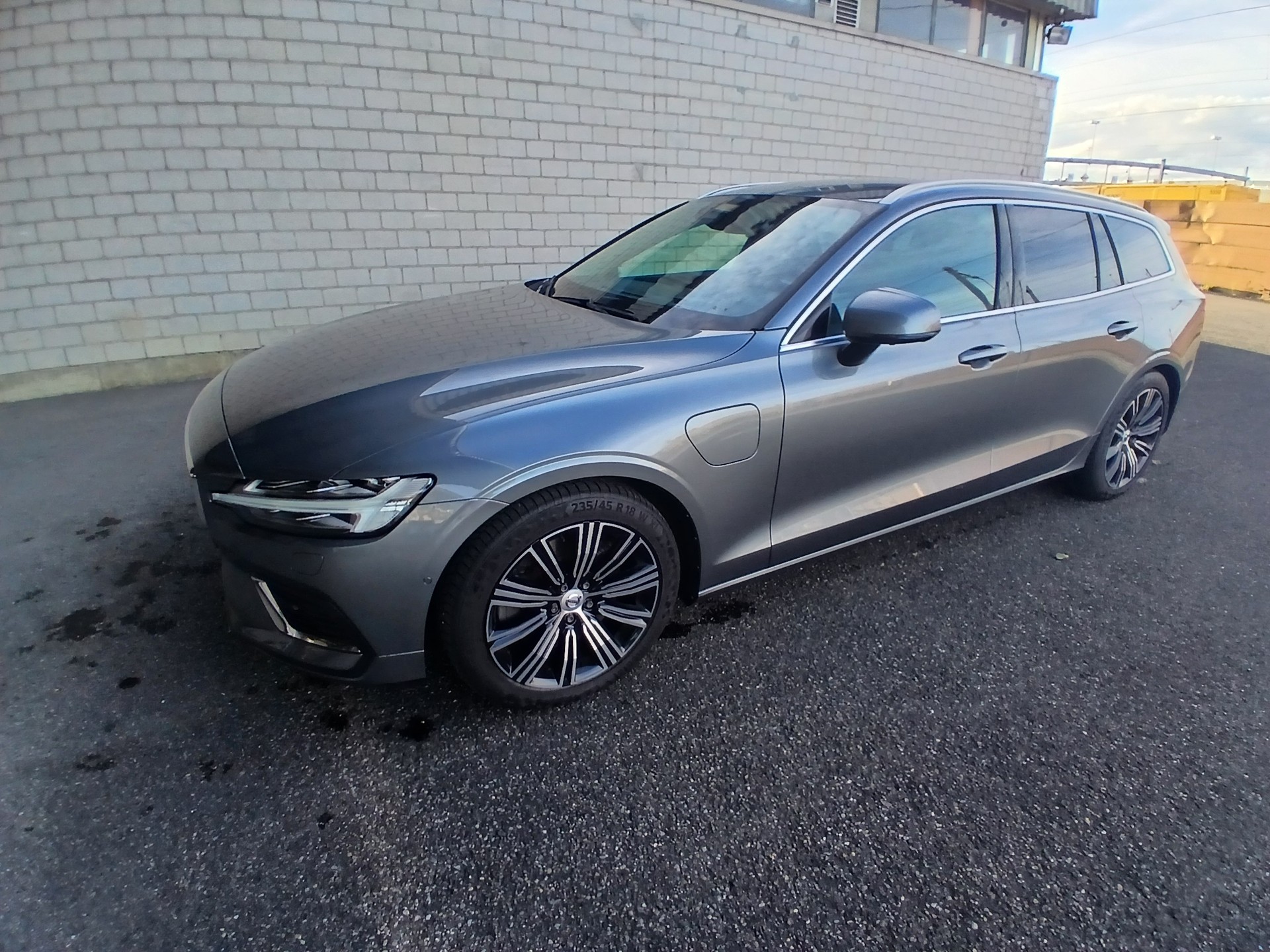 VOLVO V60 T6 eAWD Twin Engine Inscription Geartronic-image-0