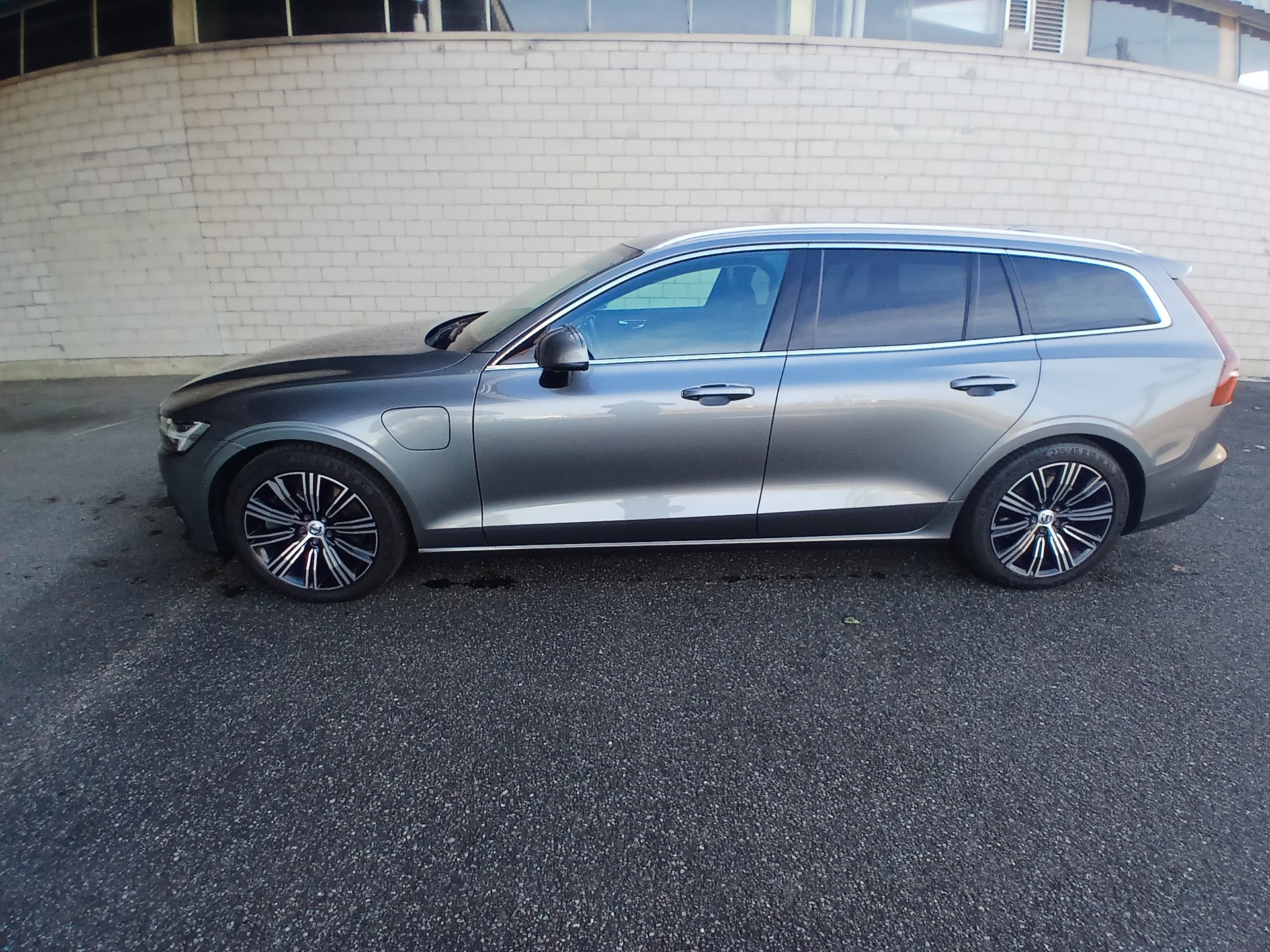 VOLVO V60 T6 eAWD Twin Engine Inscription Geartronic-image-1