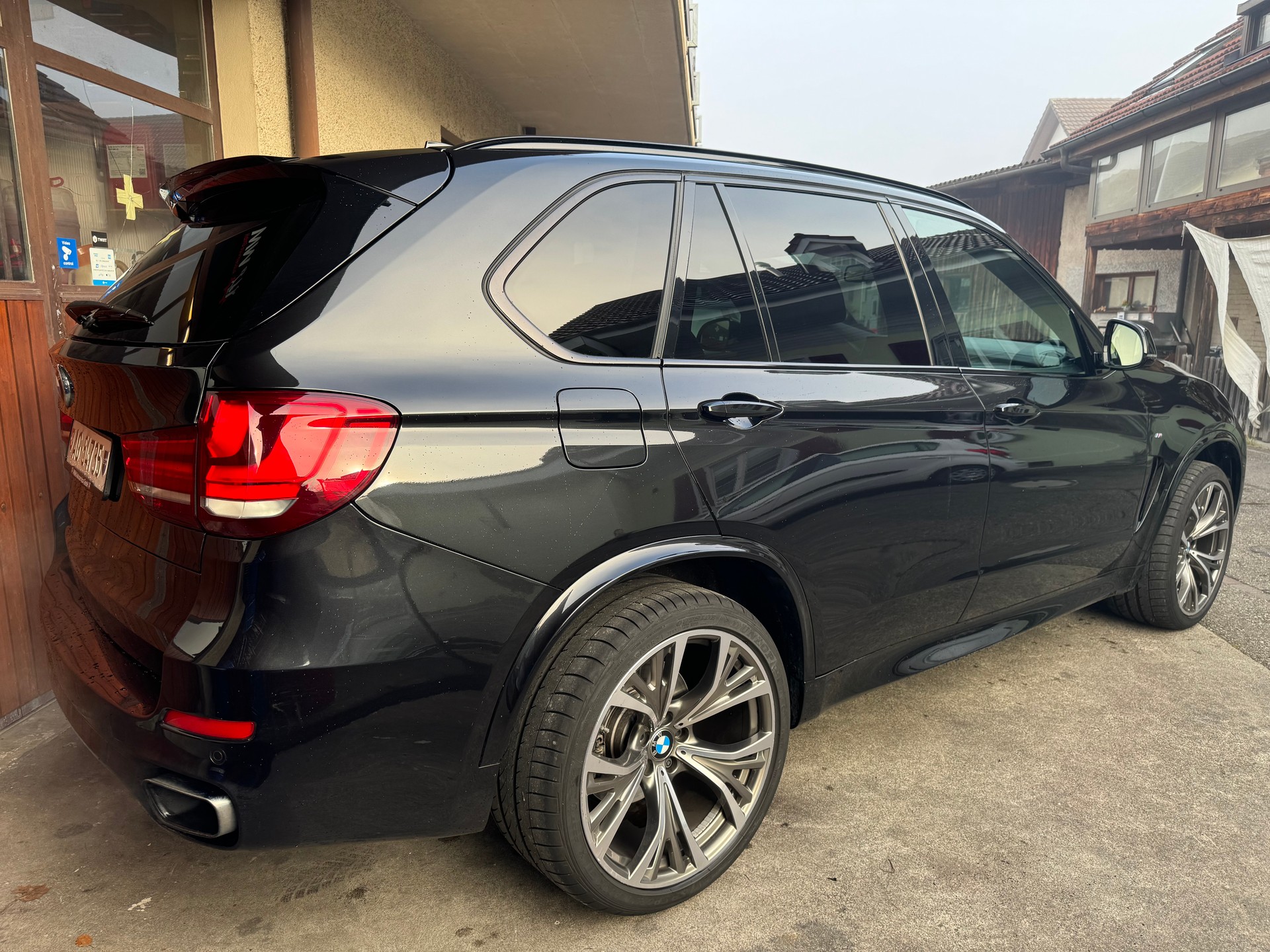 BMW X5 xDrive 50i Steptronic-image-2