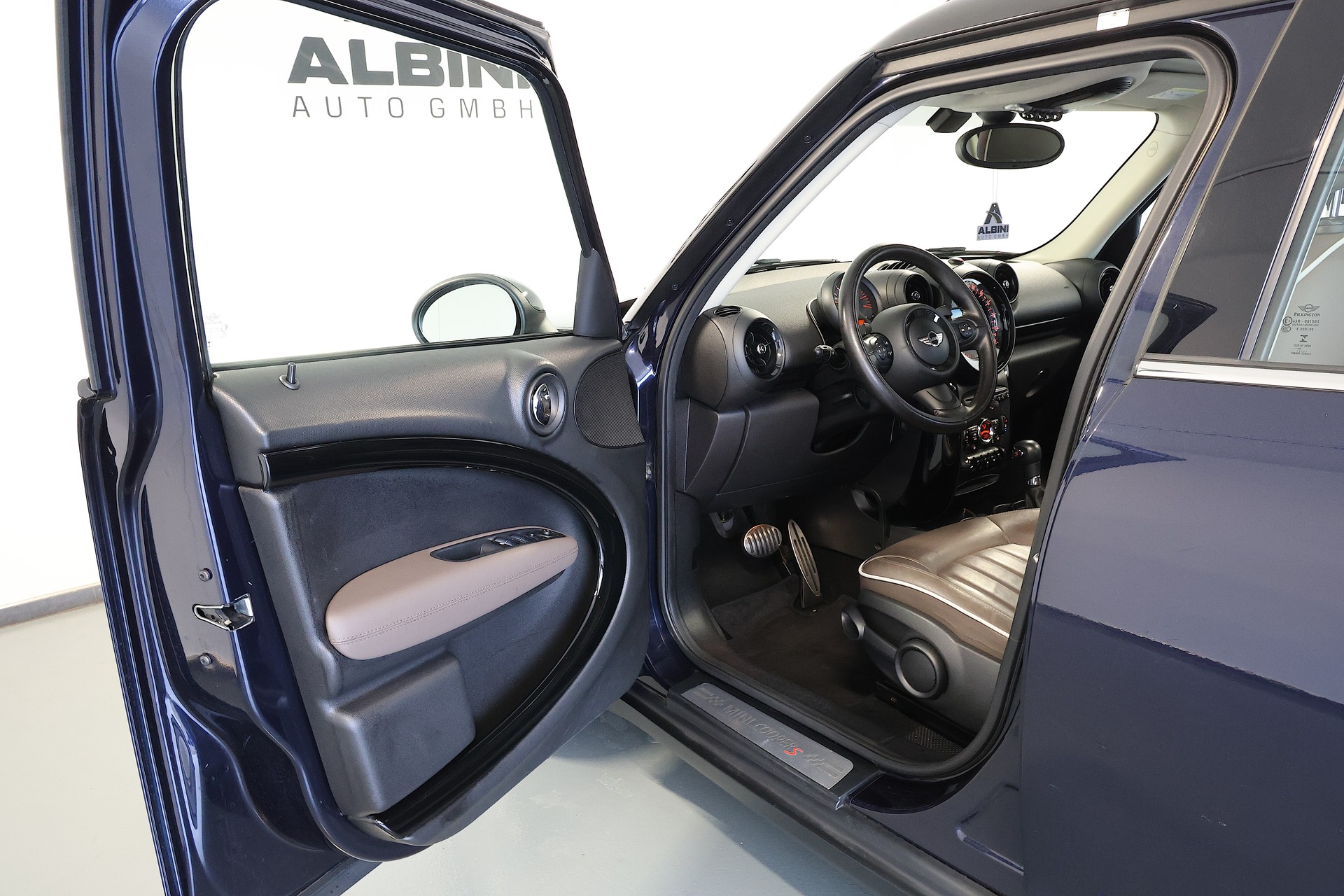 MINI Countryman Cooper S FWD Steptronic-image-4