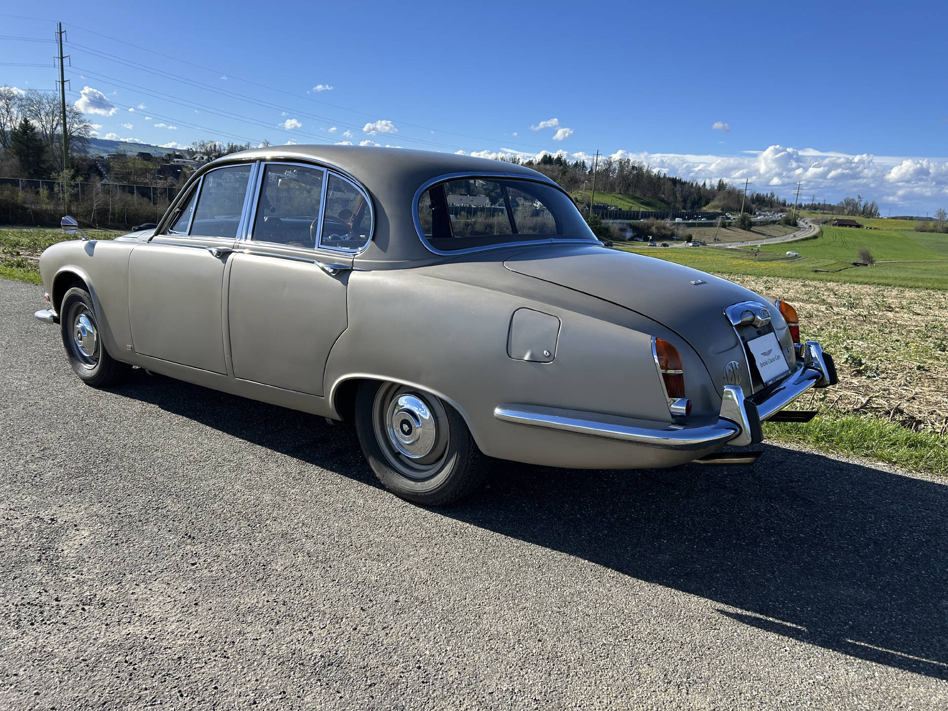 JAGUAR 420-showroom-element-2