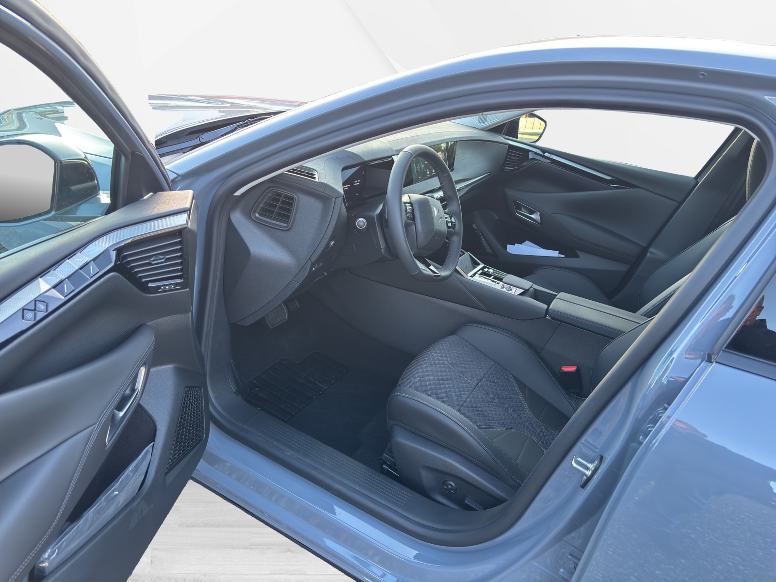 DS AUTOMOBILES No4 1.2 Hybrid Pallas-image-9