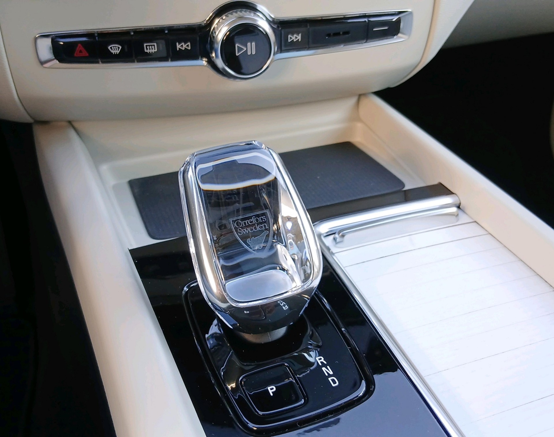 VOLVO XC60 2.0 T8 TE Ultra Dark eAWD-image-14