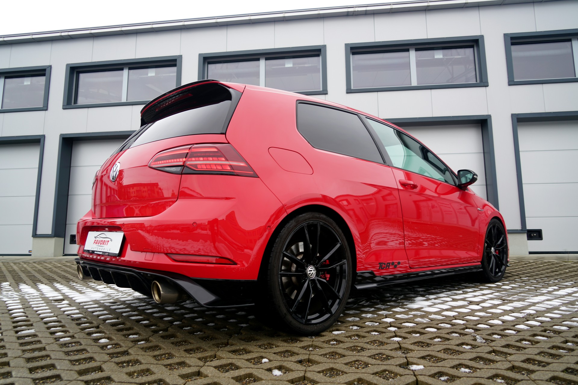 VW Golf 2.0 TSI GTI TCR DSG (CH)-image-13