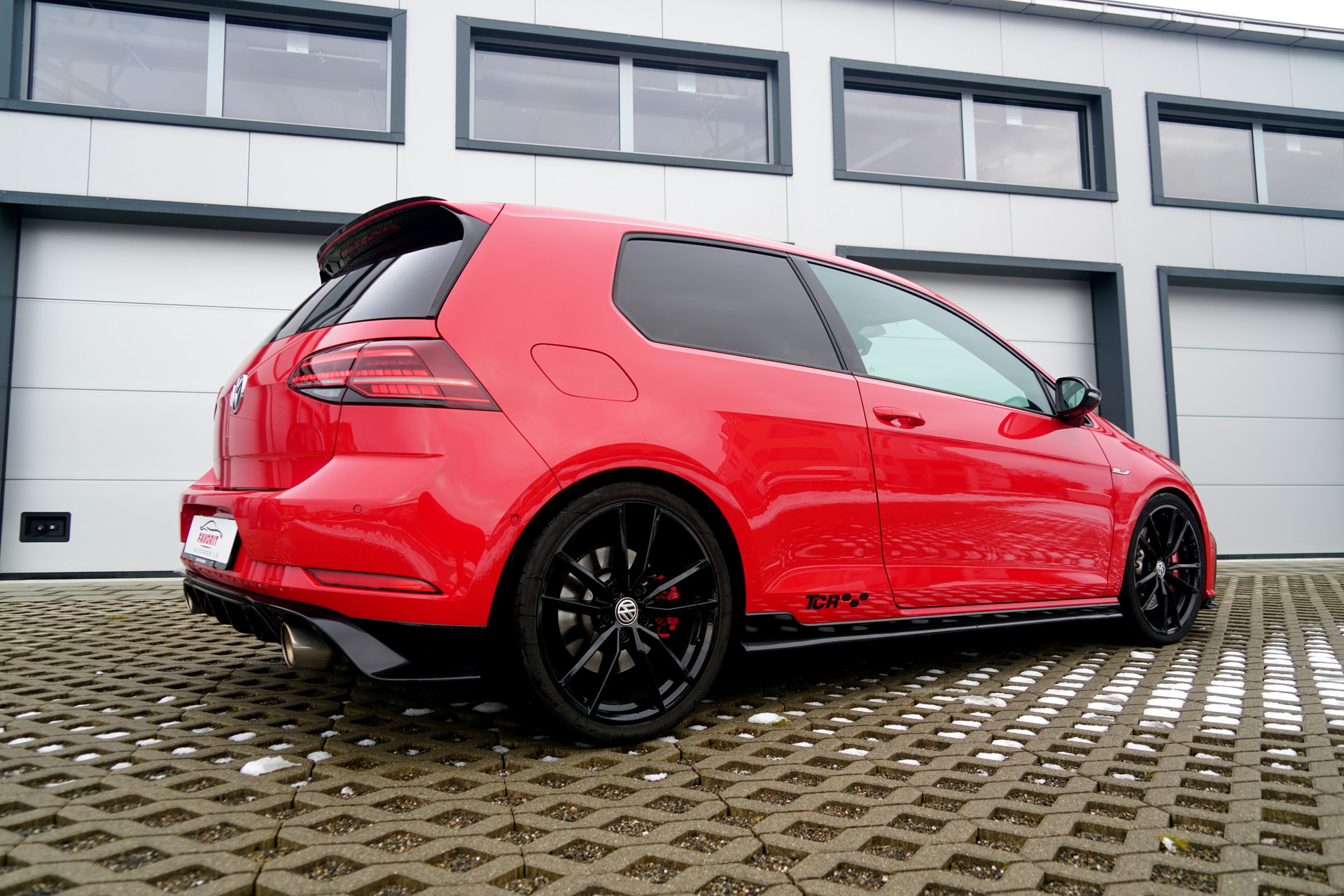 VW Golf 2.0 TSI GTI TCR DSG (CH)-image-2