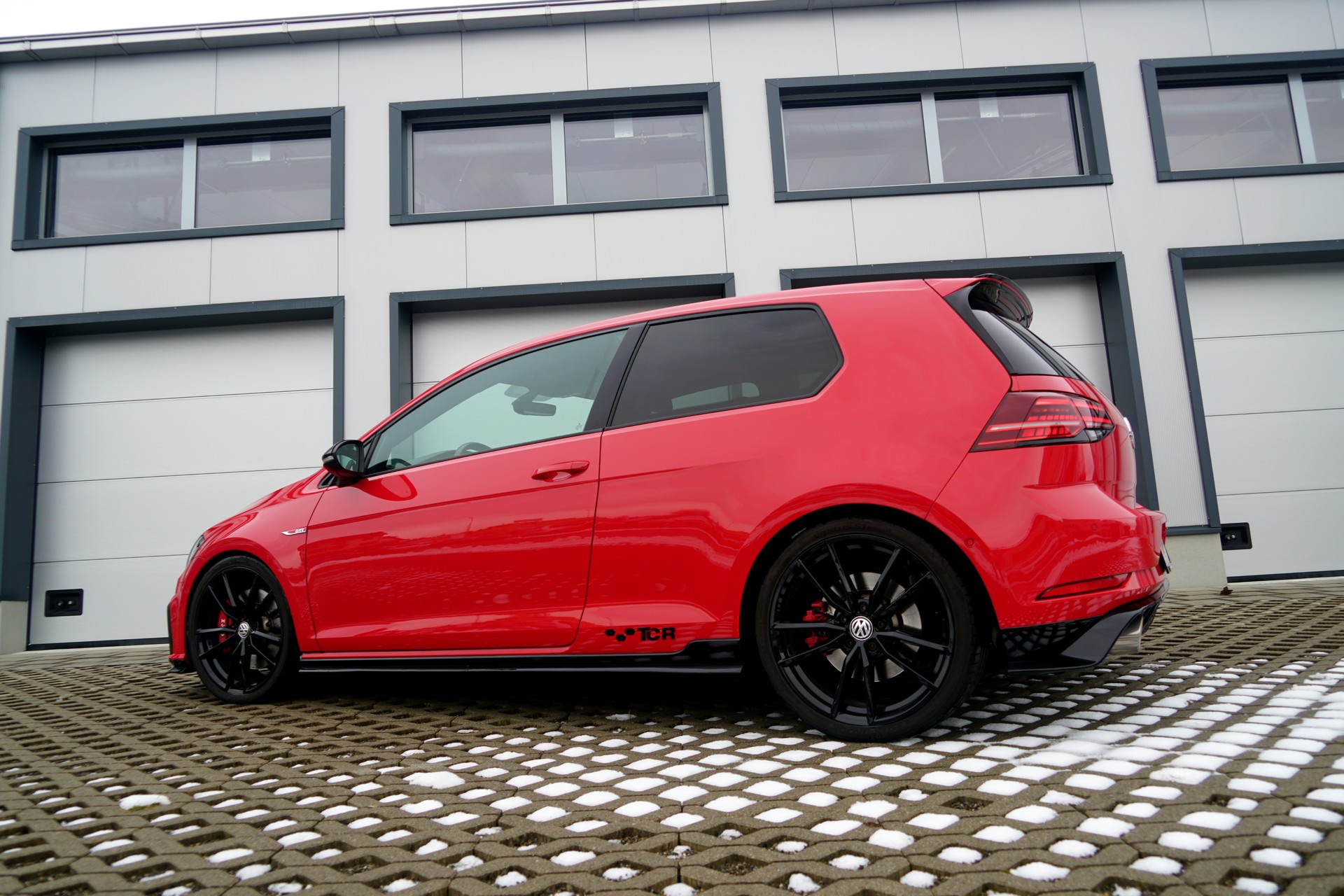 VW Golf 2.0 TSI GTI TCR DSG (CH)-image-3