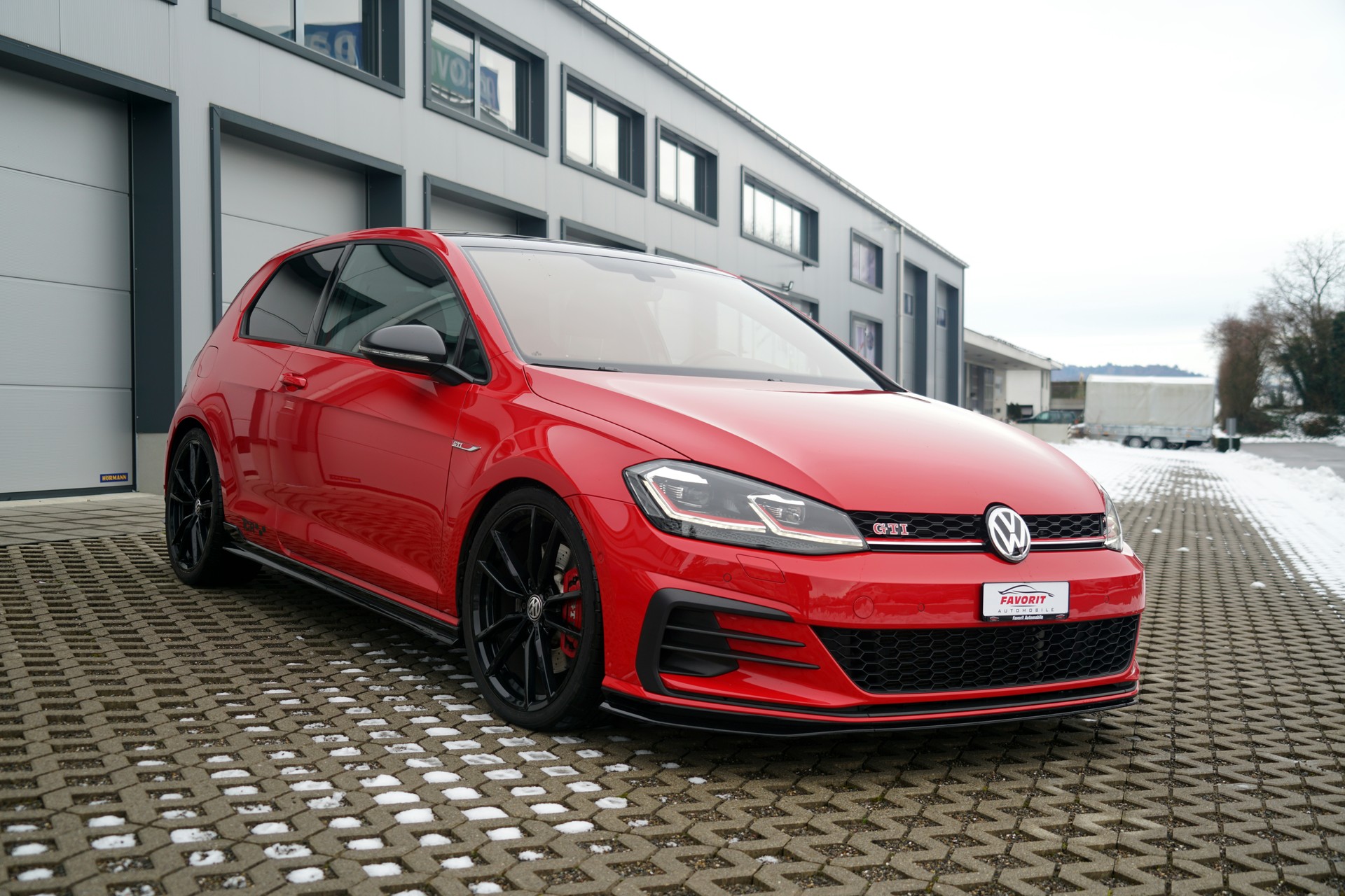 VW Golf 2.0 TSI GTI TCR DSG (CH)-image-1