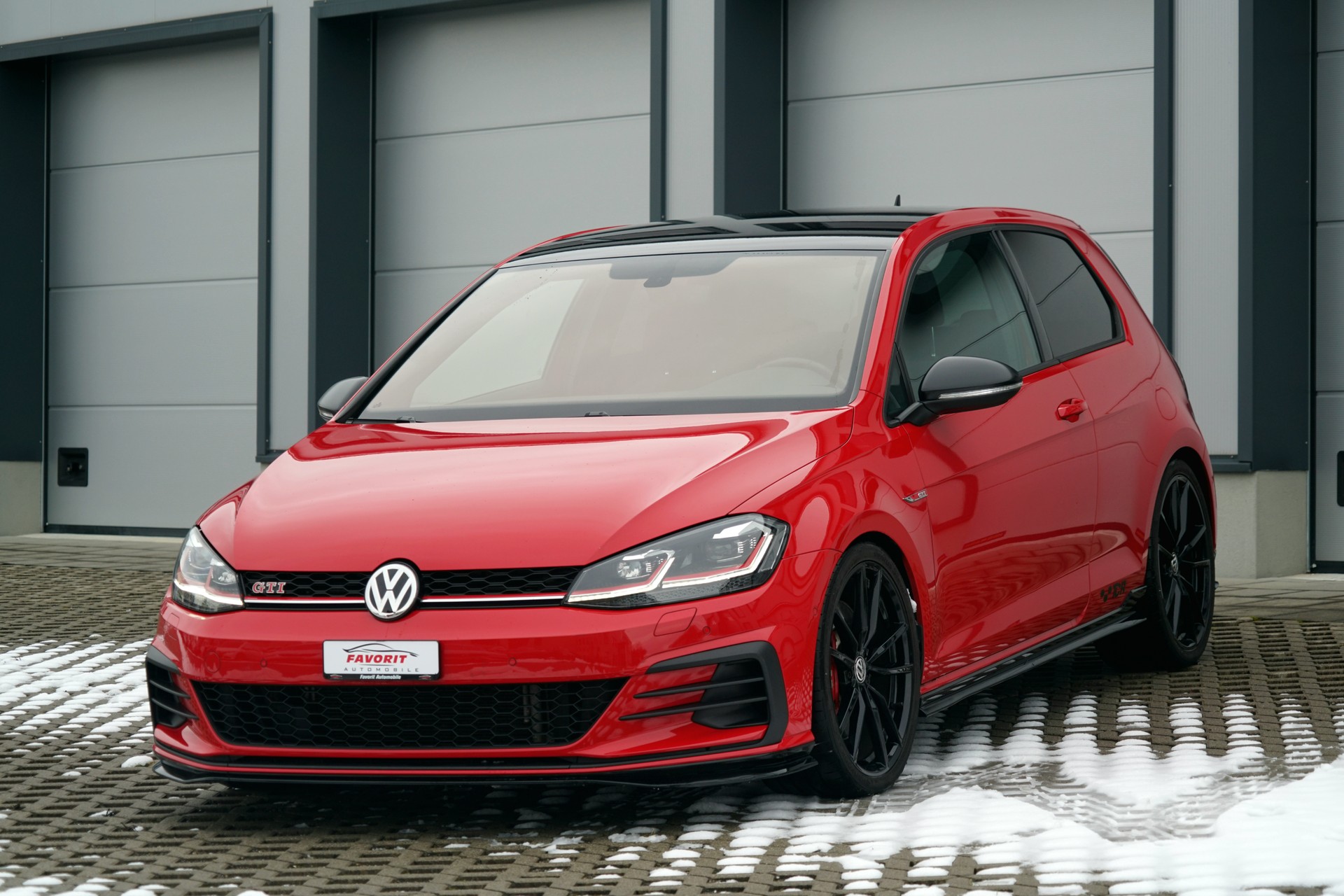 VW Golf 2.0 TSI GTI TCR DSG (CH)-image-0