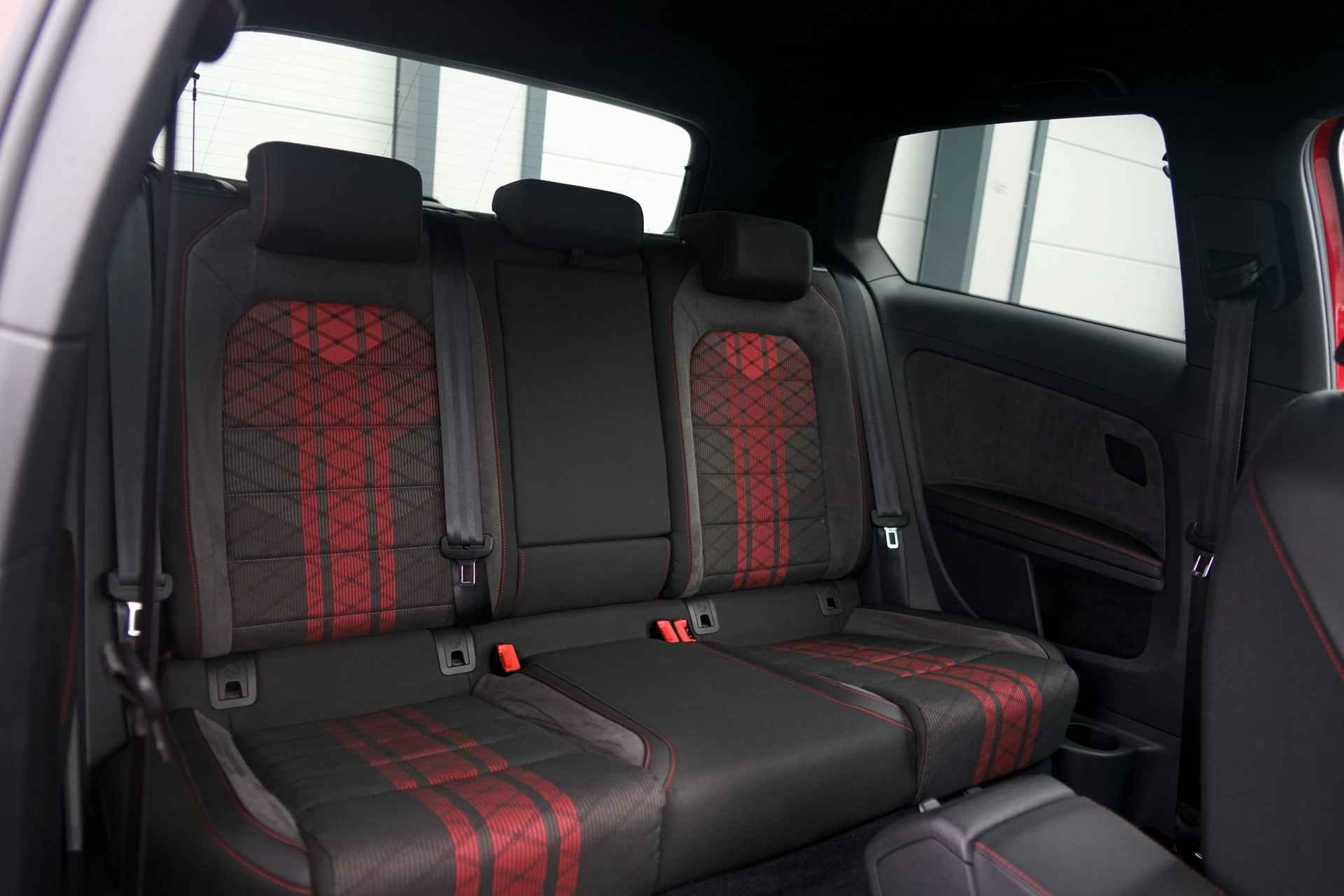 VW Golf 2.0 TSI GTI TCR DSG (CH)-image-15