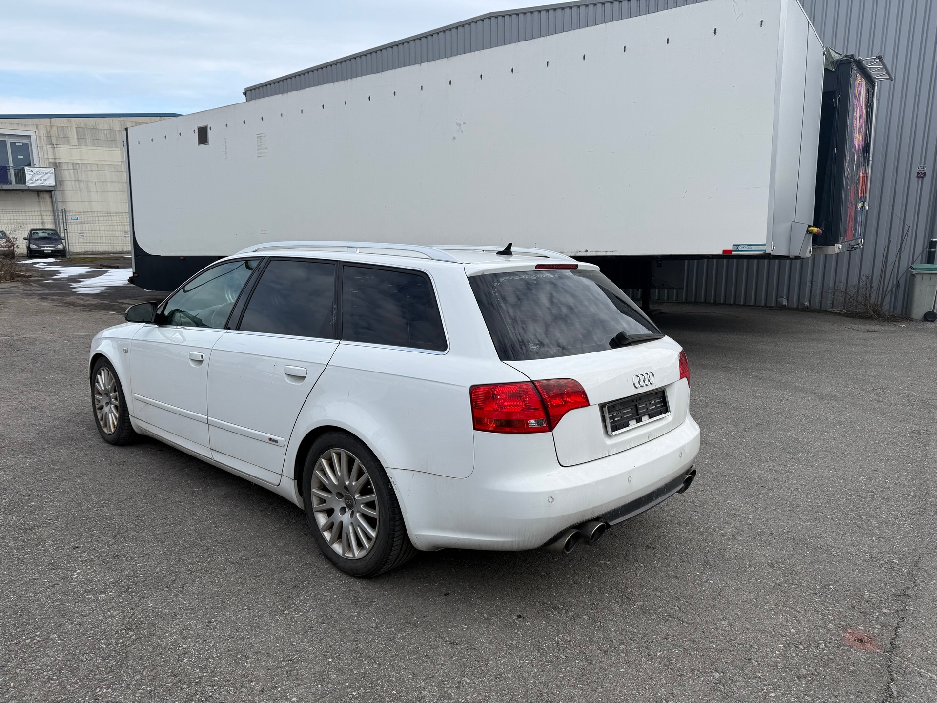 AUDI A4 Avant 3.0 V6 TDI quattro-image-16