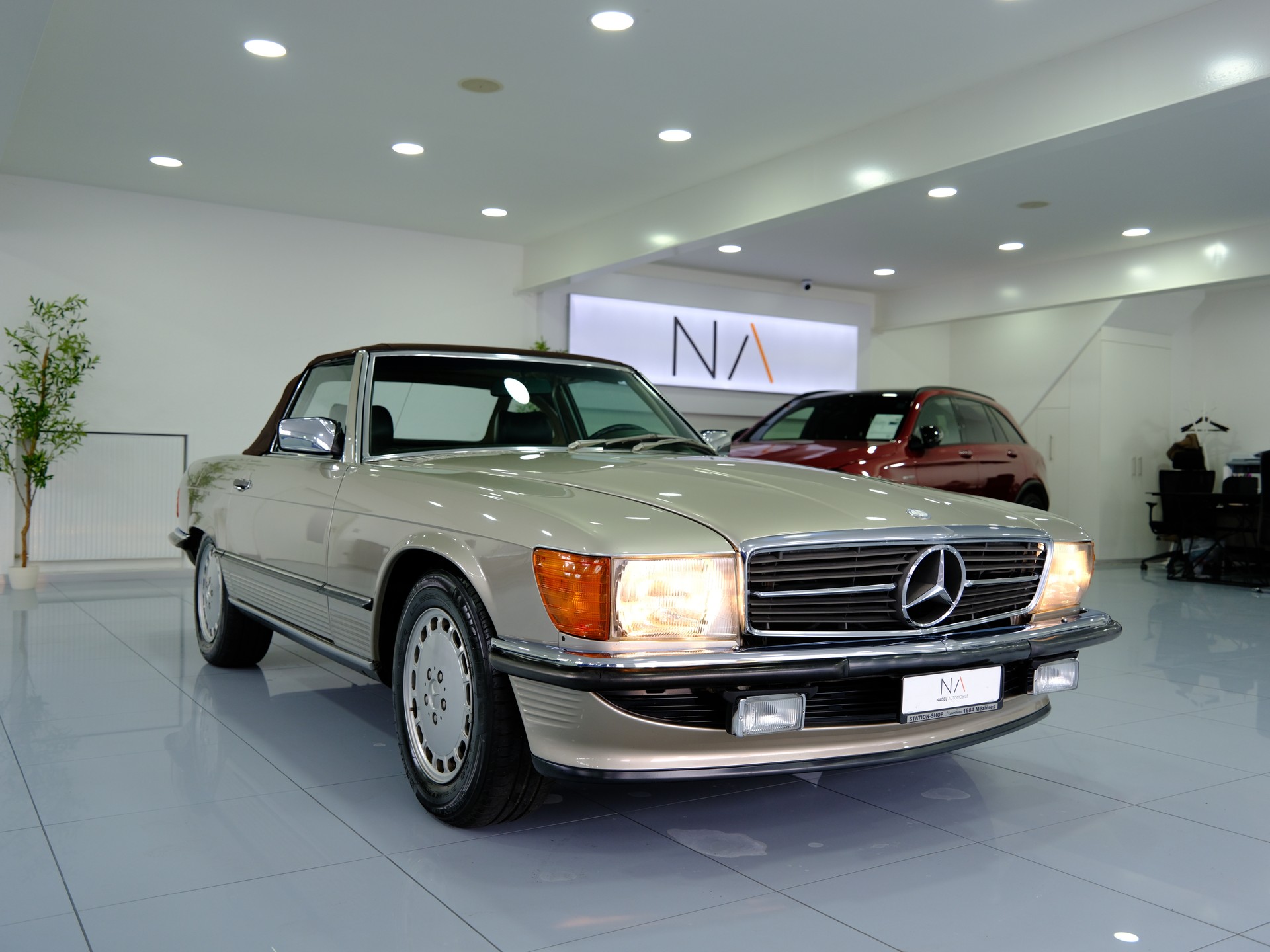 MERCEDES-BENZ 300 SL Automatic-showroom-element-1