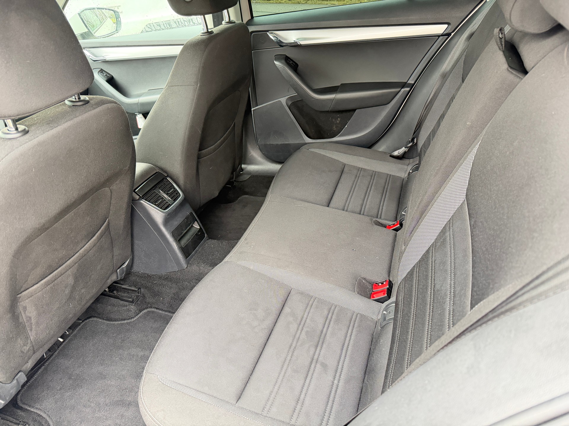 SKODA Octavia Combi 1.6 TDI Soleil DSG-image-5