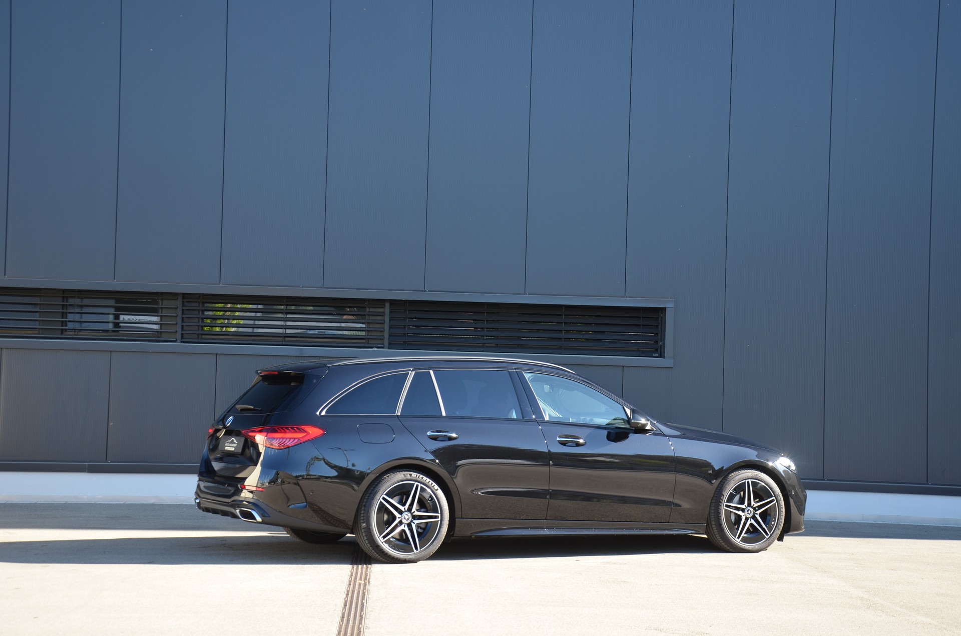 MERCEDES-BENZ C 220 d AMG Line 4Matic Swiss Star T-showroom-element-3