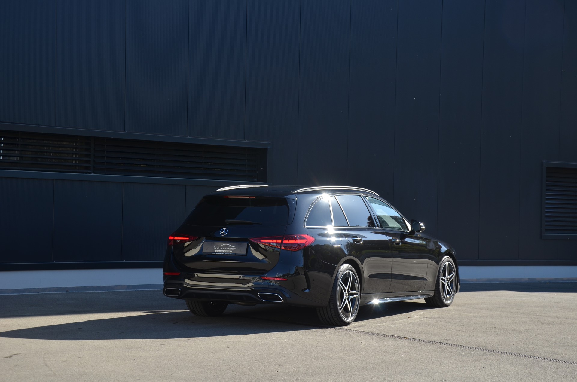 MERCEDES-BENZ C 220 d AMG Line 4Matic Swiss Star T-showroom-element-2