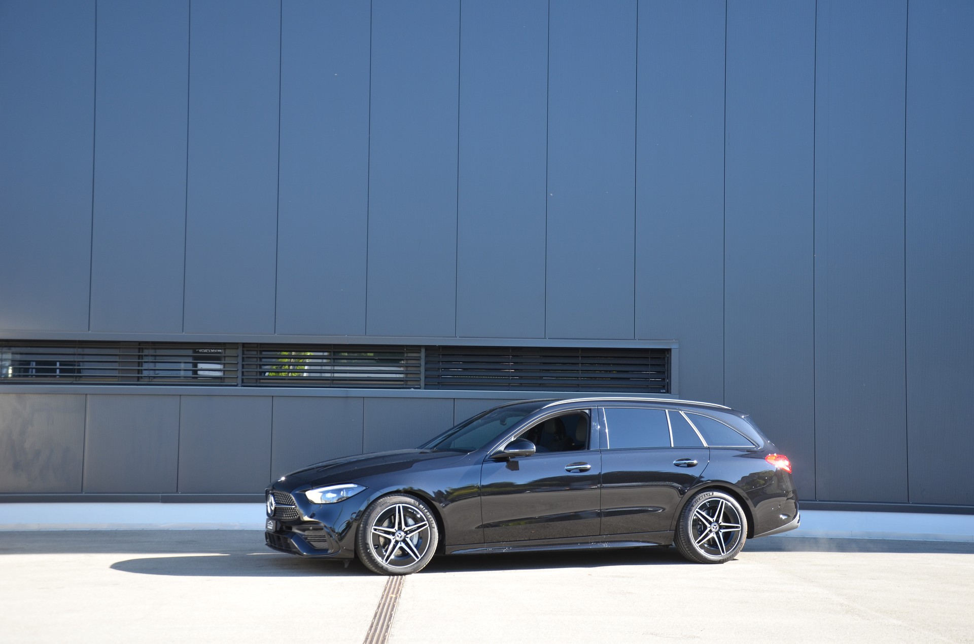 MERCEDES-BENZ C 220 d AMG Line 4Matic Swiss Star T-showroom-element-1