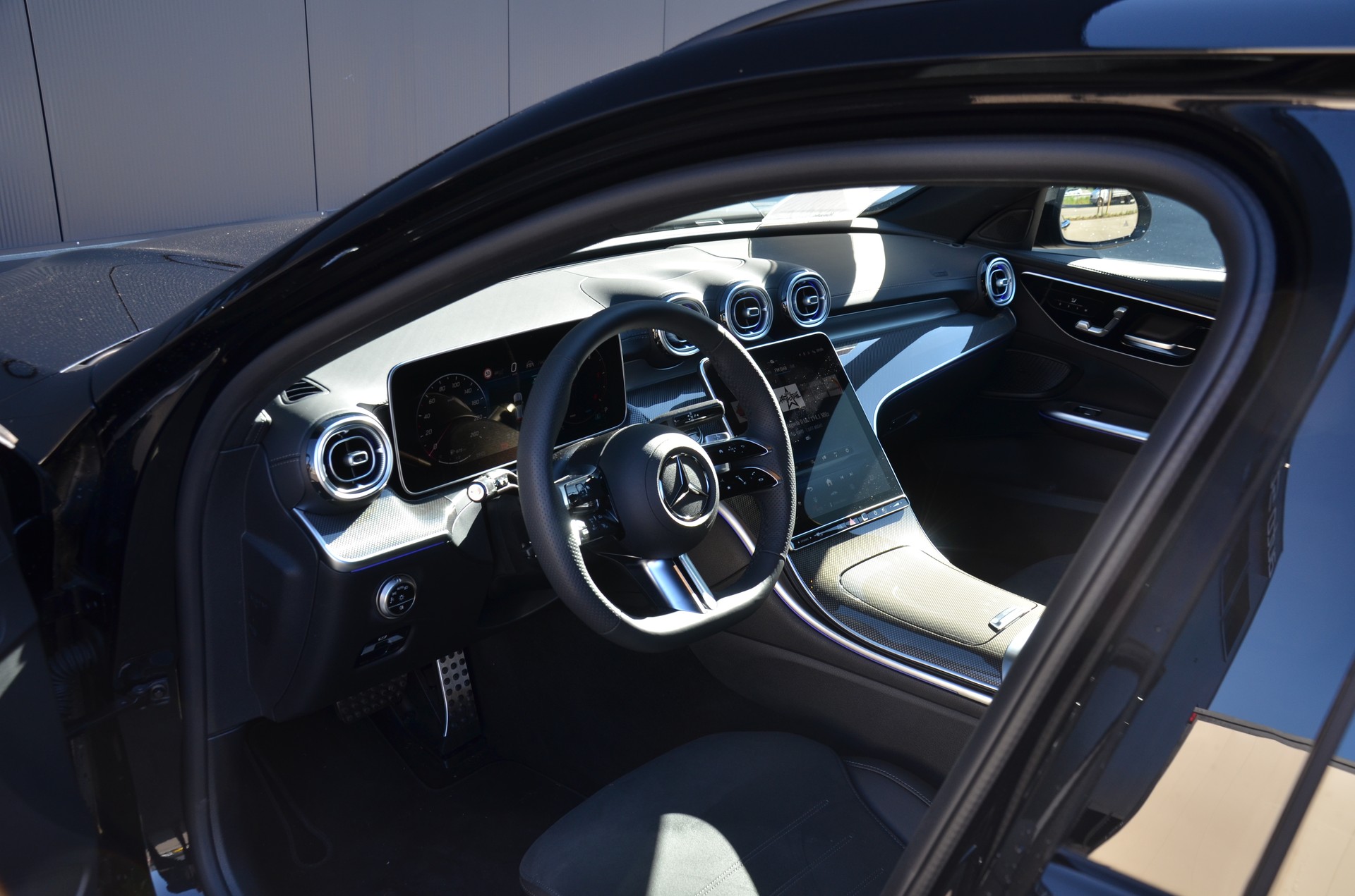 MERCEDES-BENZ C 220 d AMG Line 4Matic Swiss Star T-image-11
