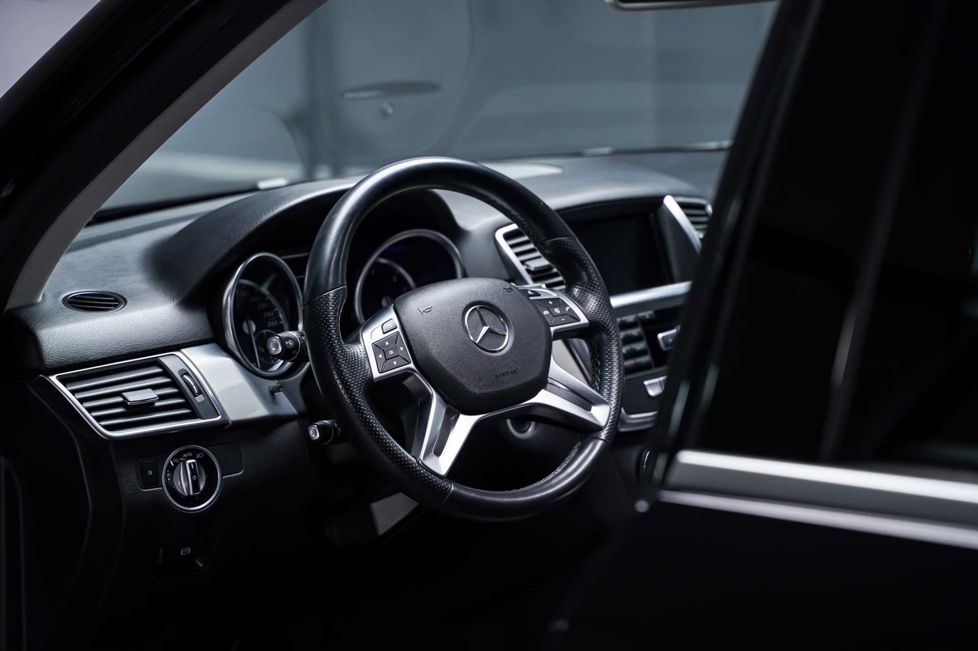 MERCEDES-BENZ ML 350 BlueTEC Executive AMG Line 4Matic 7G-Tronic-image-8