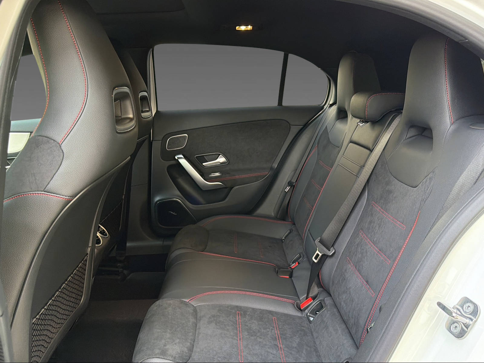 MERCEDES-BENZ A 250 4Matic-image-15