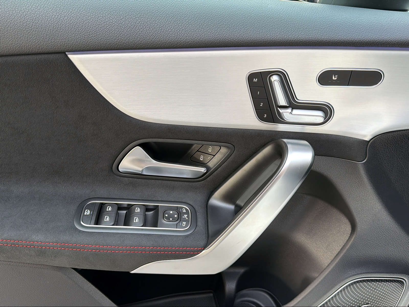 MERCEDES-BENZ A 250 4Matic-image-12