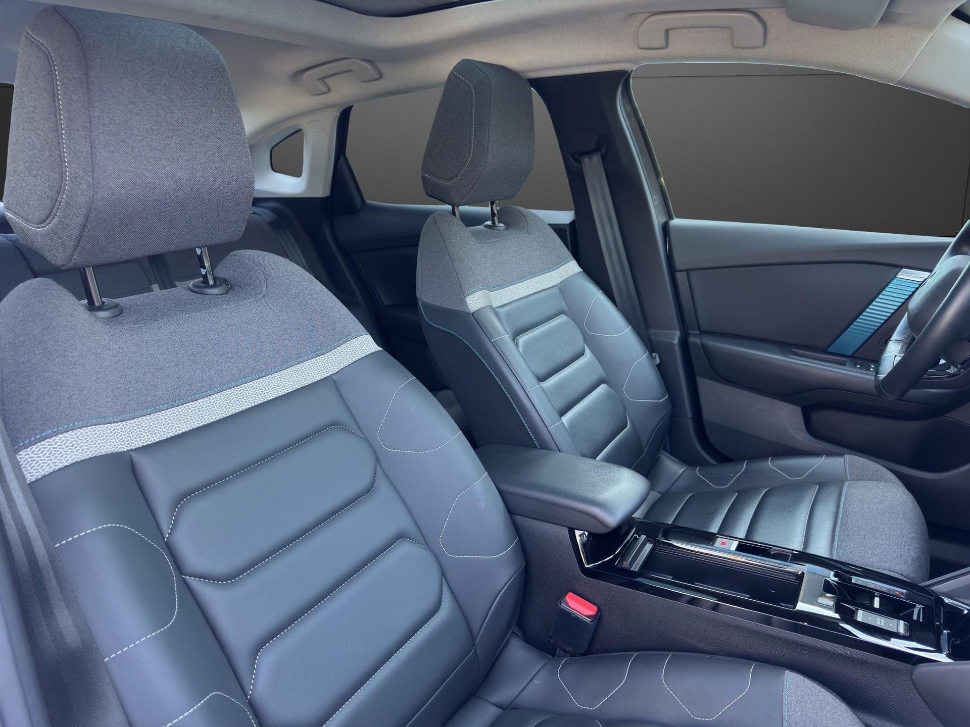 CITROEN e-C4 X Shine-image-12