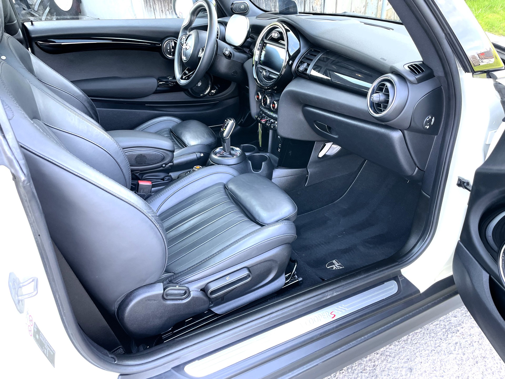 MINI Cooper S Sport DKG-image-9