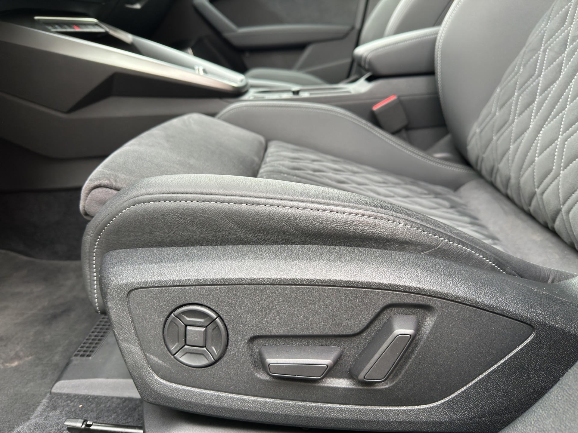 AUDI A3 Sportback 35 TFSI S Line S-tronic-image-9