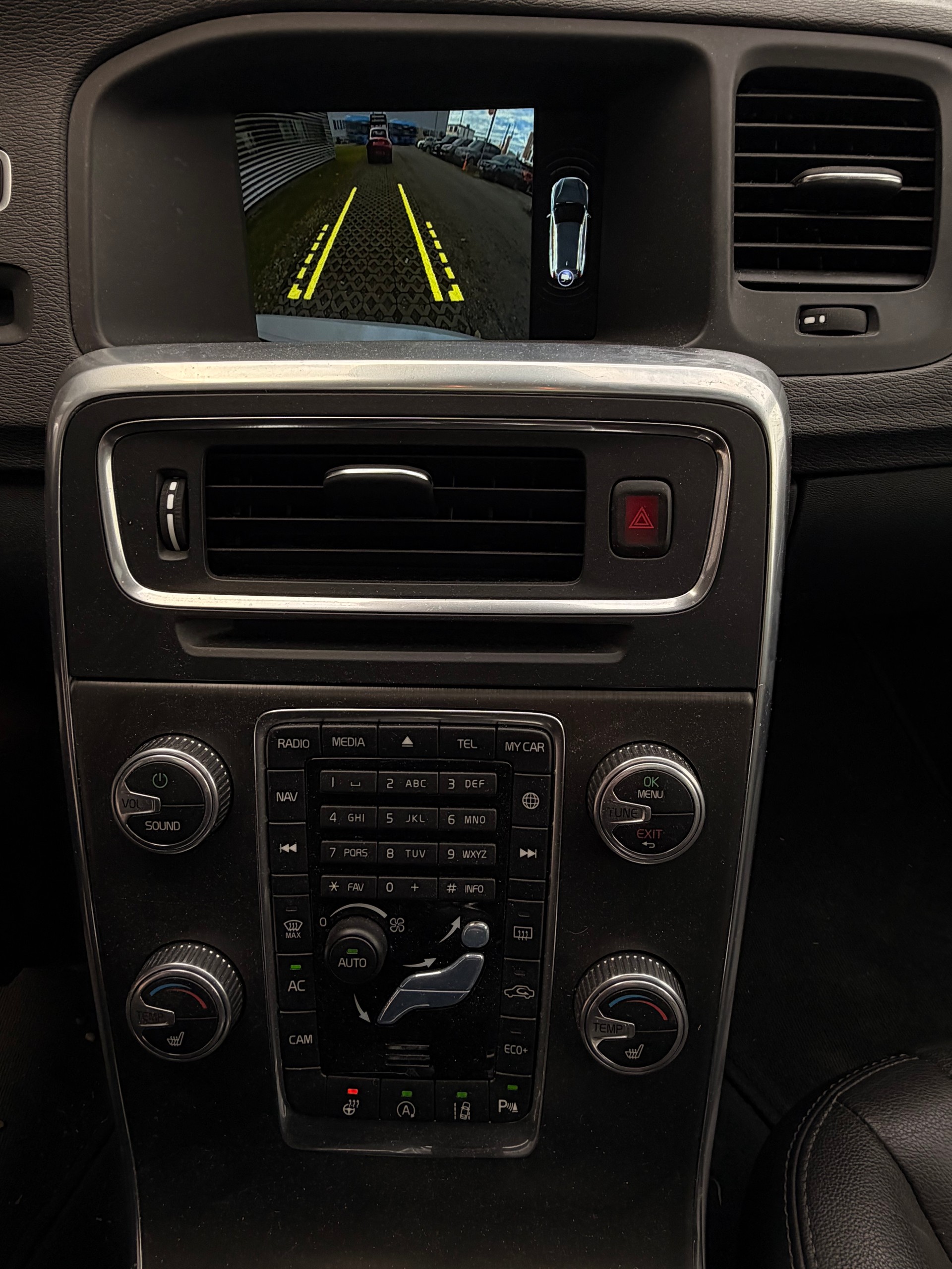 VOLVO V60 D4 Summum Geartronic-image-12