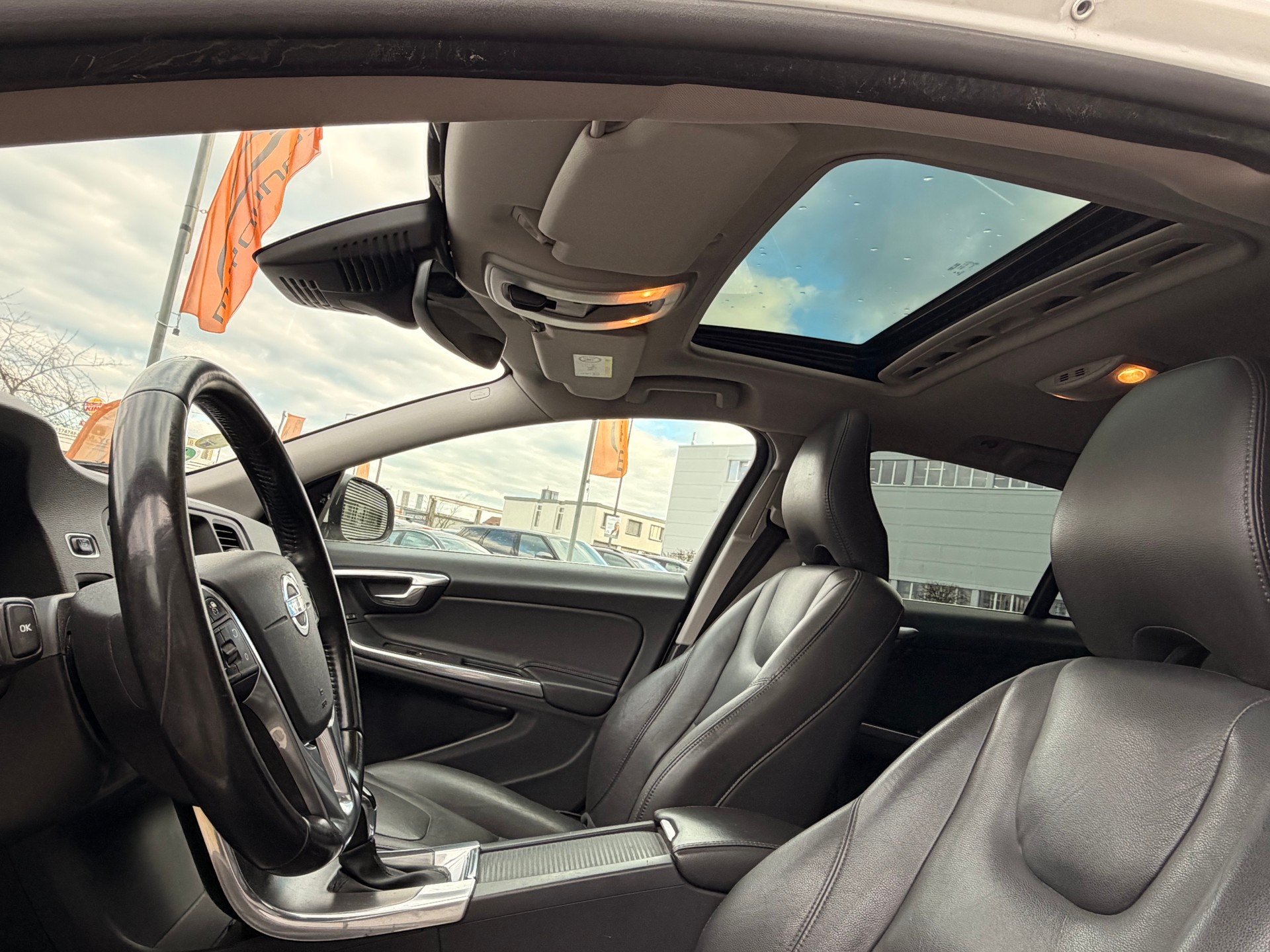 VOLVO V60 D4 Summum Geartronic-image-9