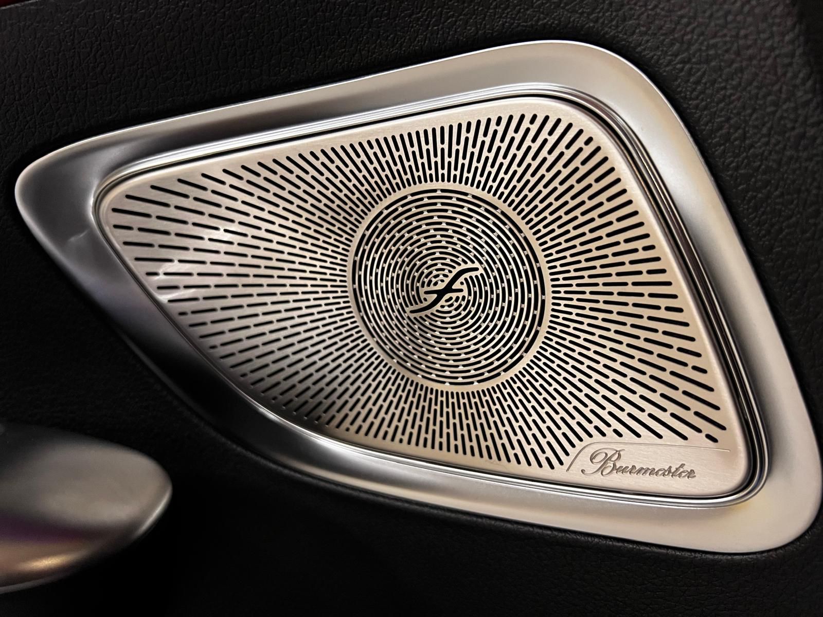 MERCEDES-BENZ C 300 d 4Matic AMG Line-image-12