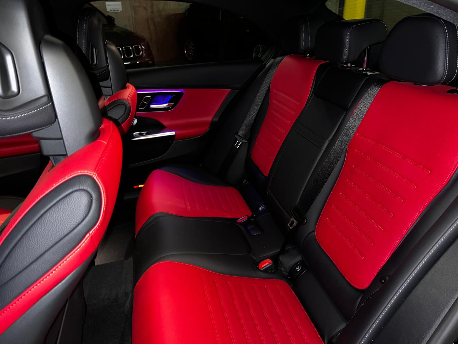 MERCEDES-BENZ C 300 d 4Matic AMG Line-image-7