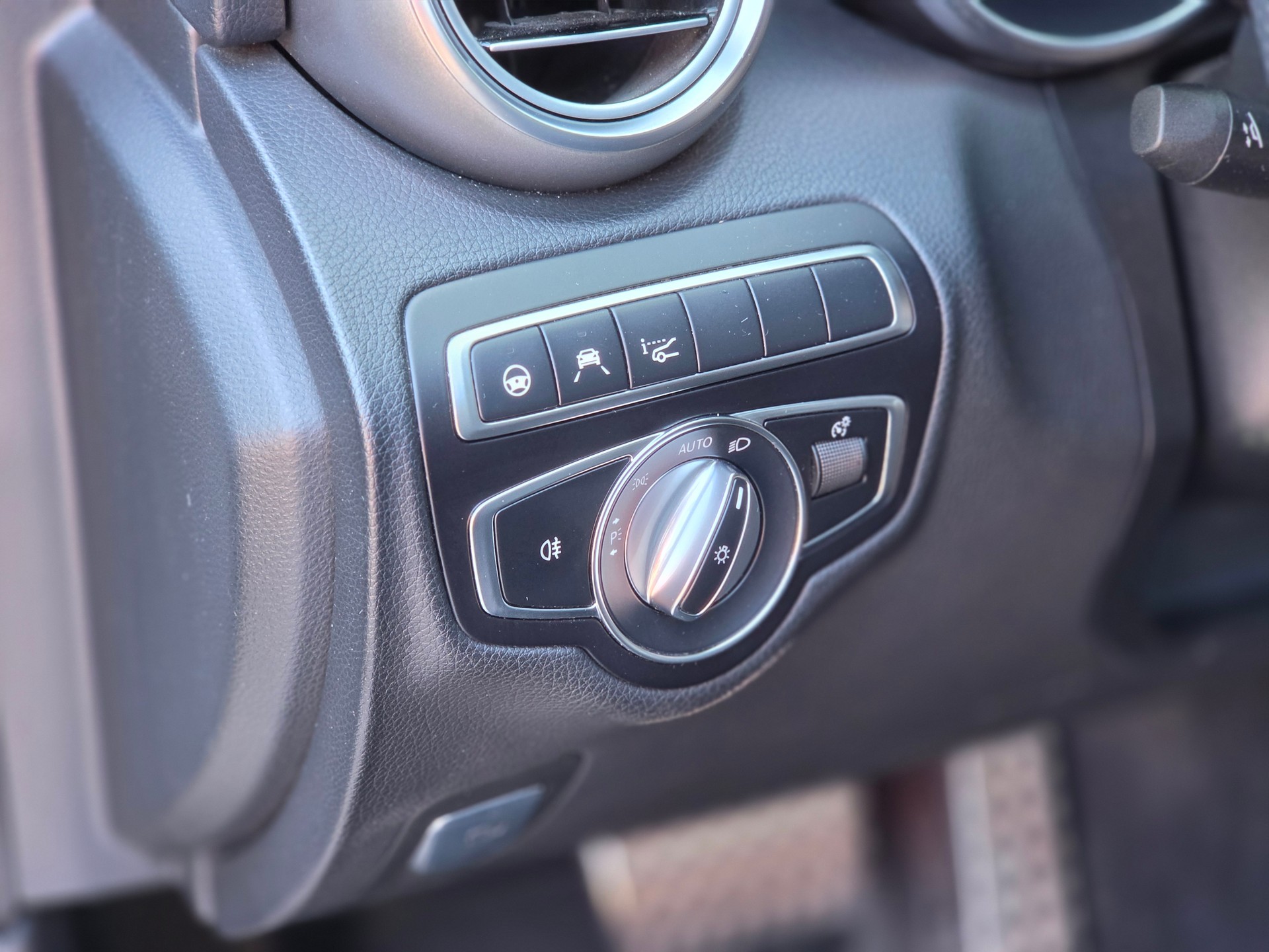 MERCEDES-BENZ C 220 d AMG Line 4Matic 9G-Tronic-image-20