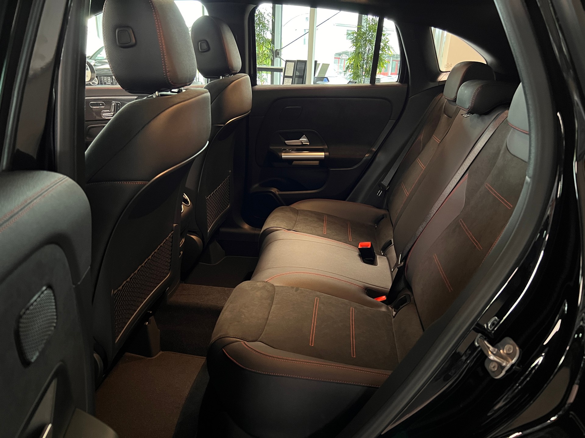 MERCEDES-BENZ GLA 250 4Matic 8G-DCT Swiss Star-image-8