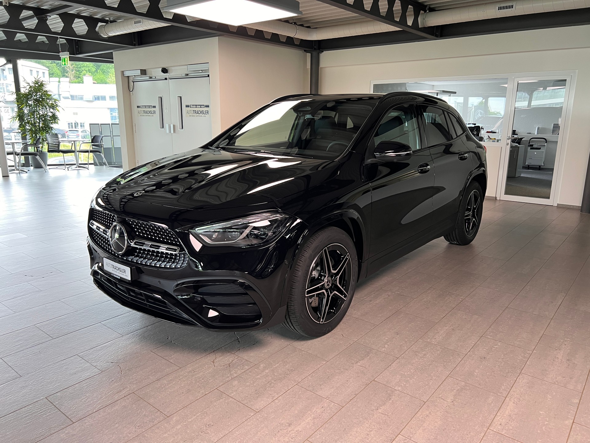 MERCEDES-BENZ GLA 250 4Matic 8G-DCT Swiss Star-image-3
