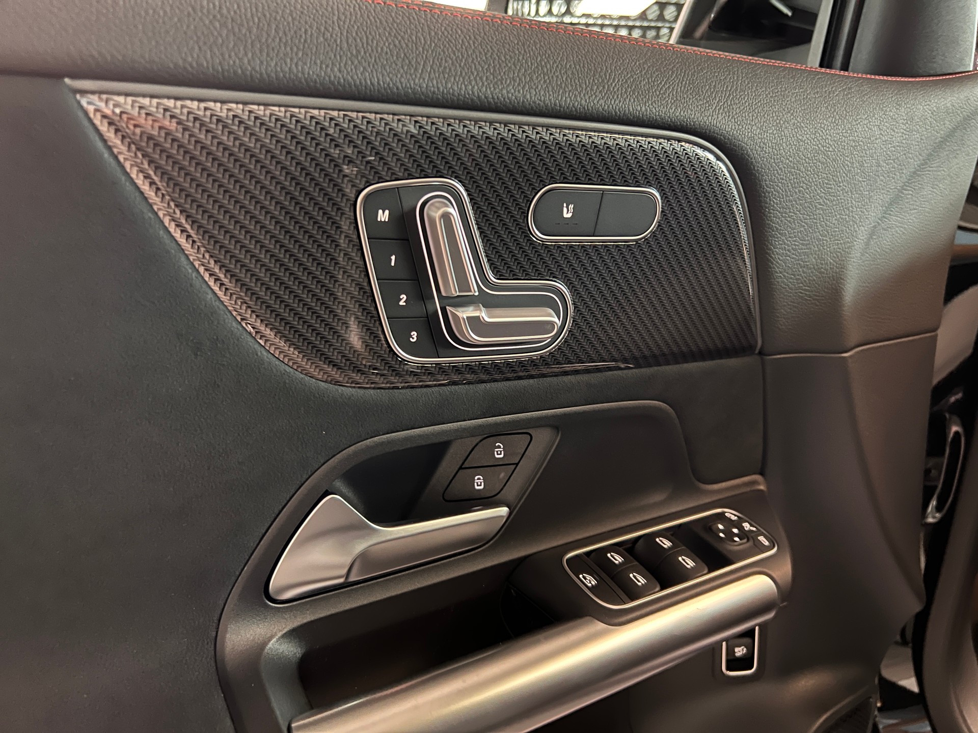 MERCEDES-BENZ GLA 250 4Matic 8G-DCT Swiss Star-image-13
