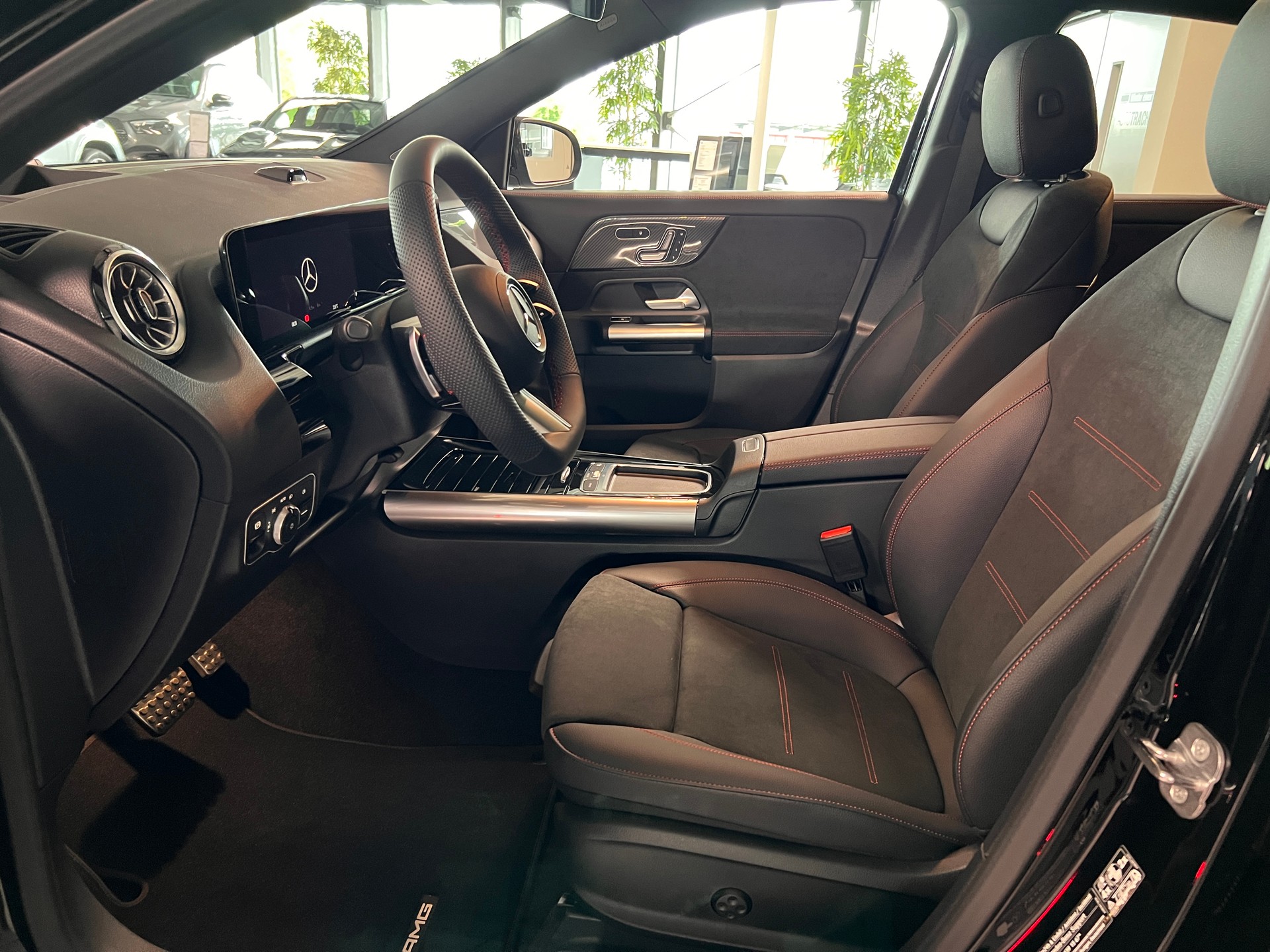 MERCEDES-BENZ GLA 250 4Matic 8G-DCT Swiss Star-image-9
