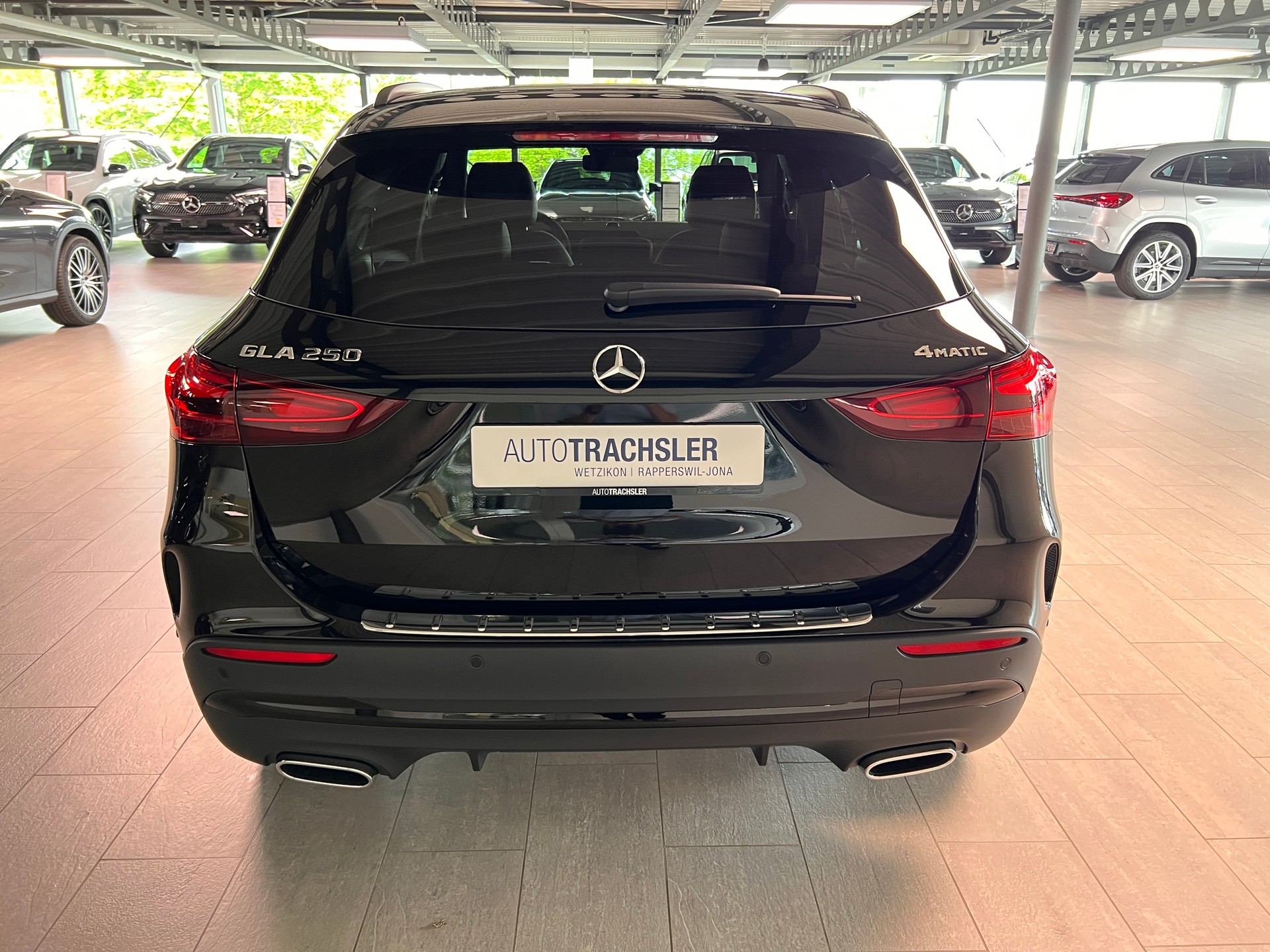 MERCEDES-BENZ GLA 250 4Matic 8G-DCT Swiss Star-image-4