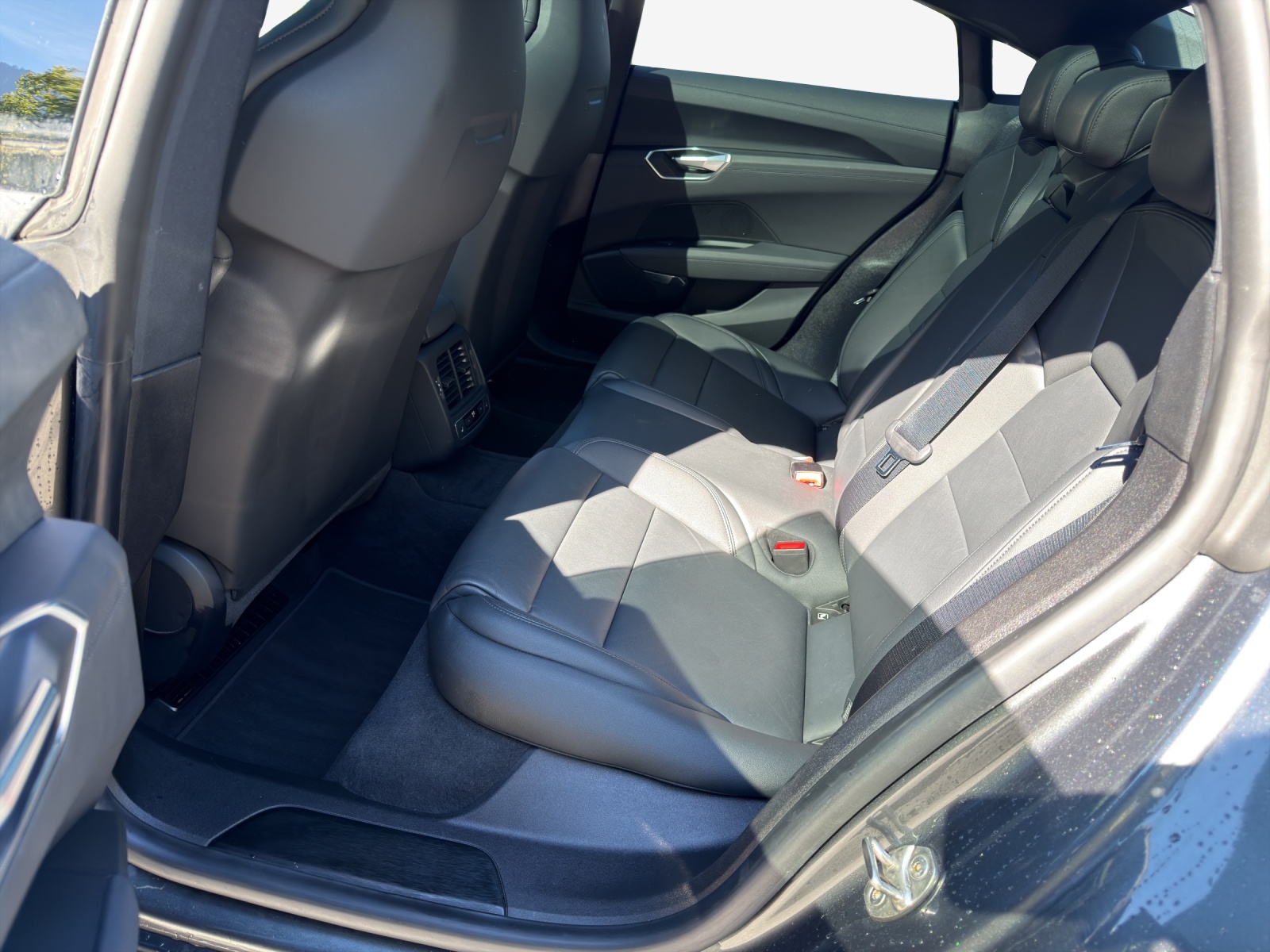 AUDI e-tron GT quattro-image-12
