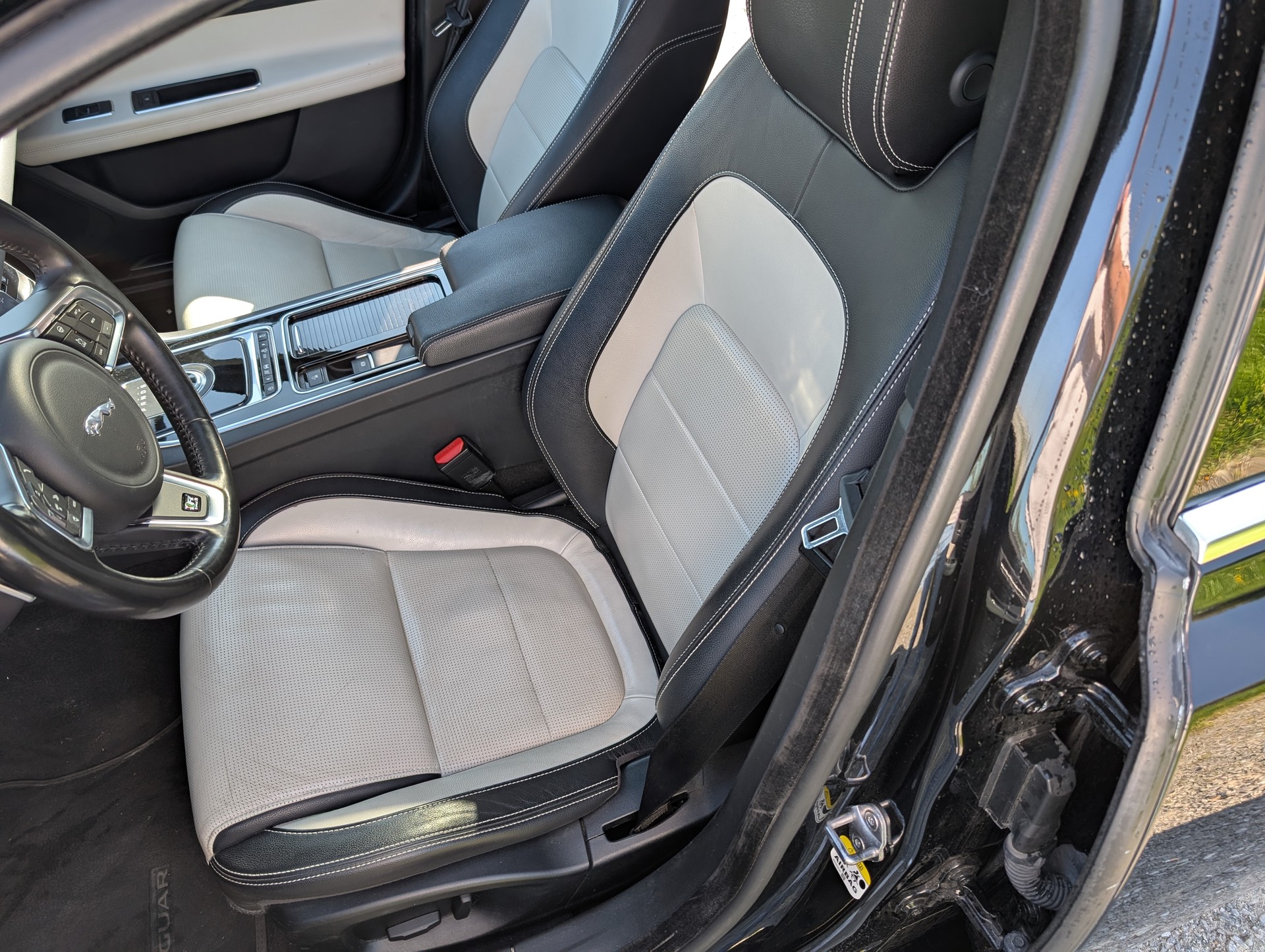 JAGUAR 2.0 D 240 R-Sport AWD Sportbrake-image-7