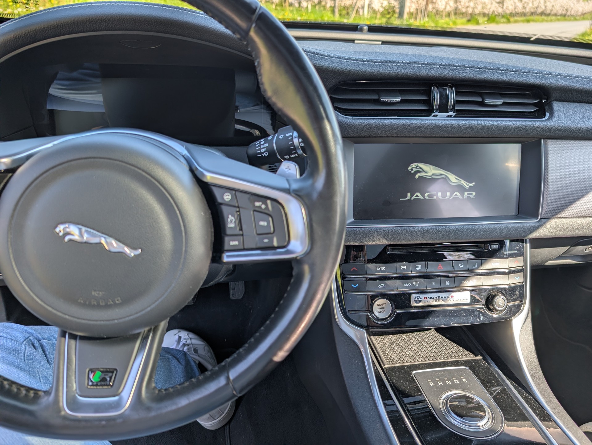 JAGUAR 2.0 D 240 R-Sport AWD Sportbrake-image-6