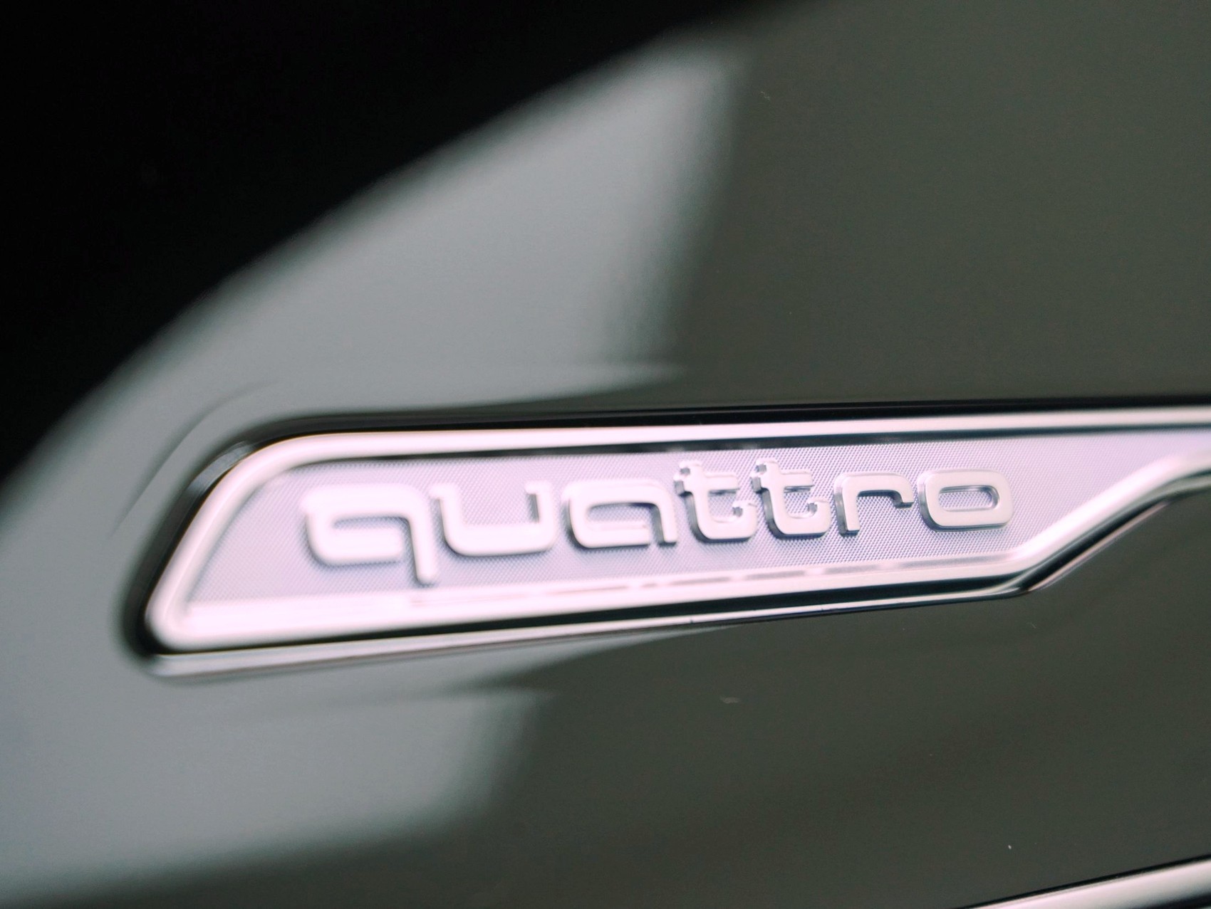 AUDI Q8 SUV 55 TFSI e S line quattro T-Tronic **Audi Werksgarantie bis 06/2030**-image-18