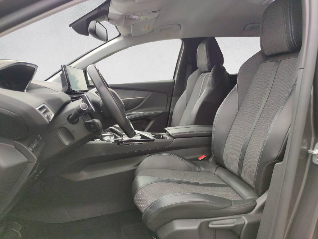 PEUGEOT 5008 1.2 PureTech Allure Pack-image-9