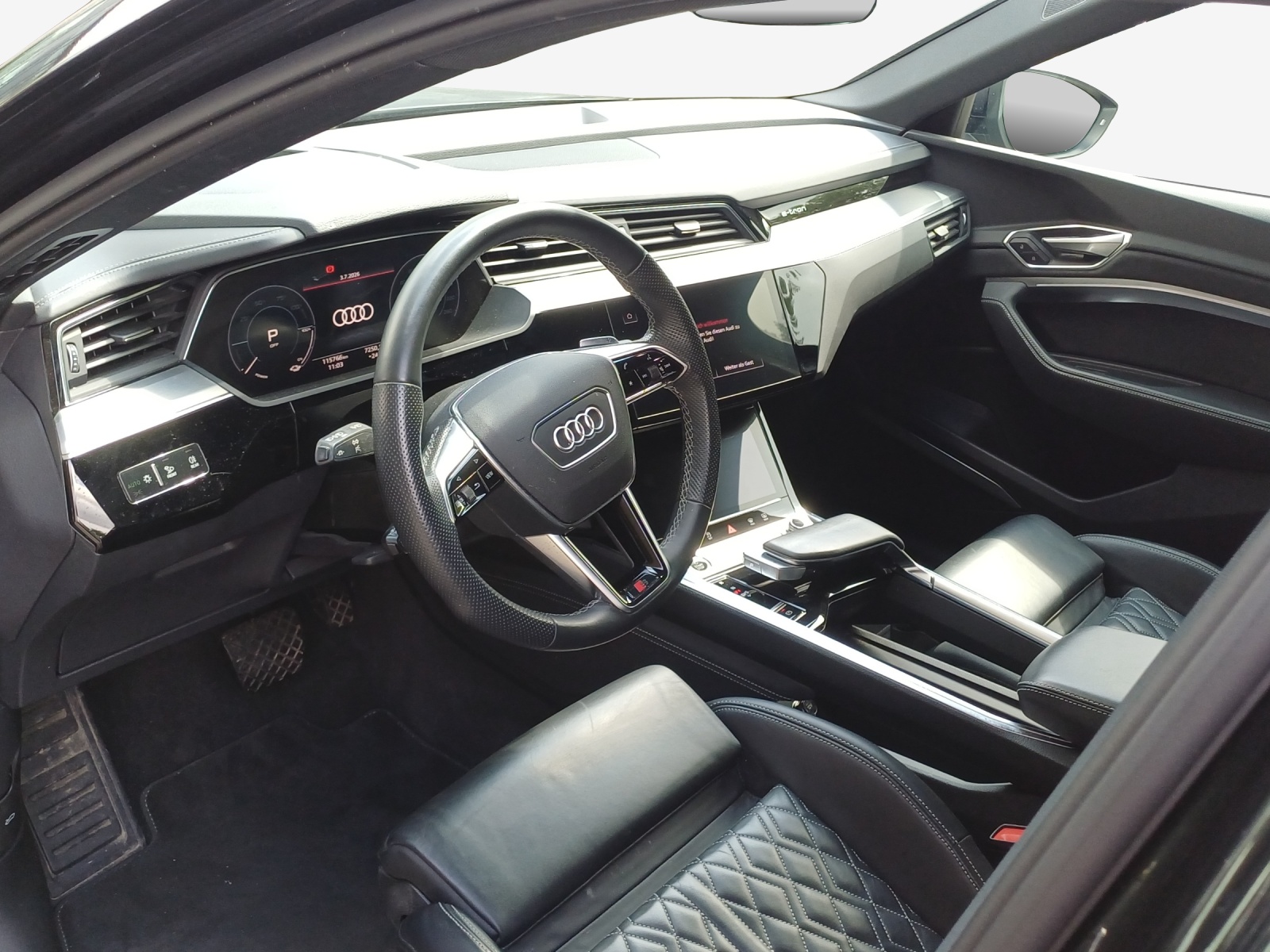 AUDI e-tron 55 Sportback S Line Black Edition quattro-image-7
