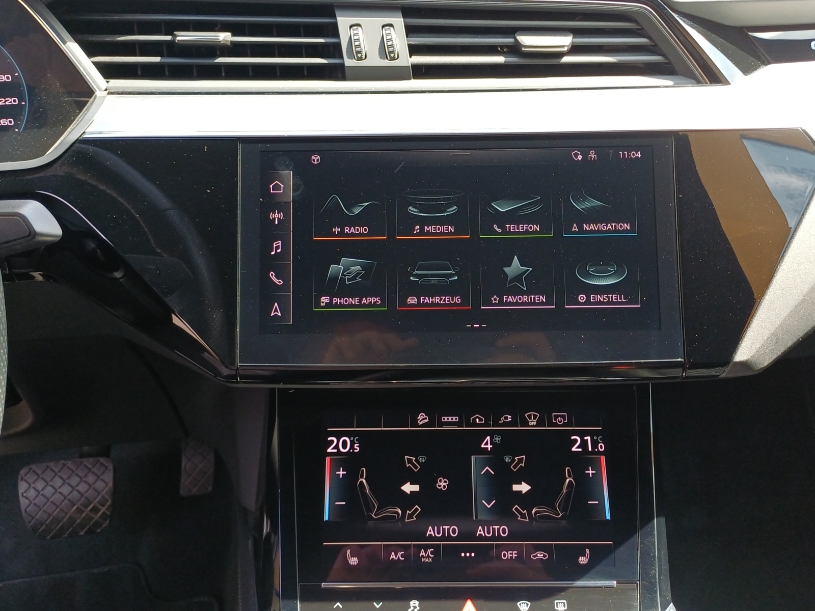 AUDI e-tron 55 Sportback S Line Black Edition quattro-image-10
