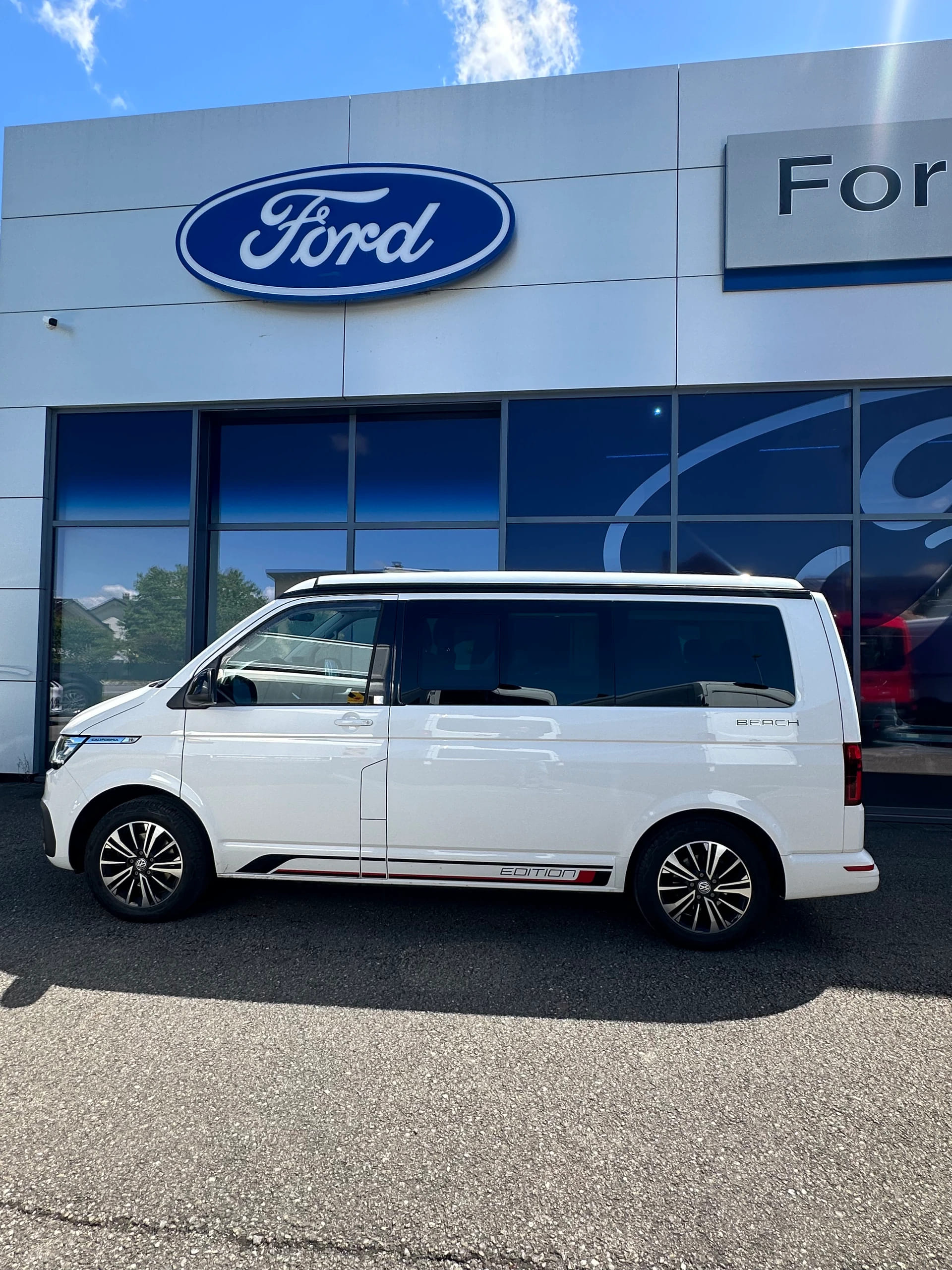 VW T6.1 California 3000 2.0 TDI 150 Coast Edition Liberty DSG 4m-image-2