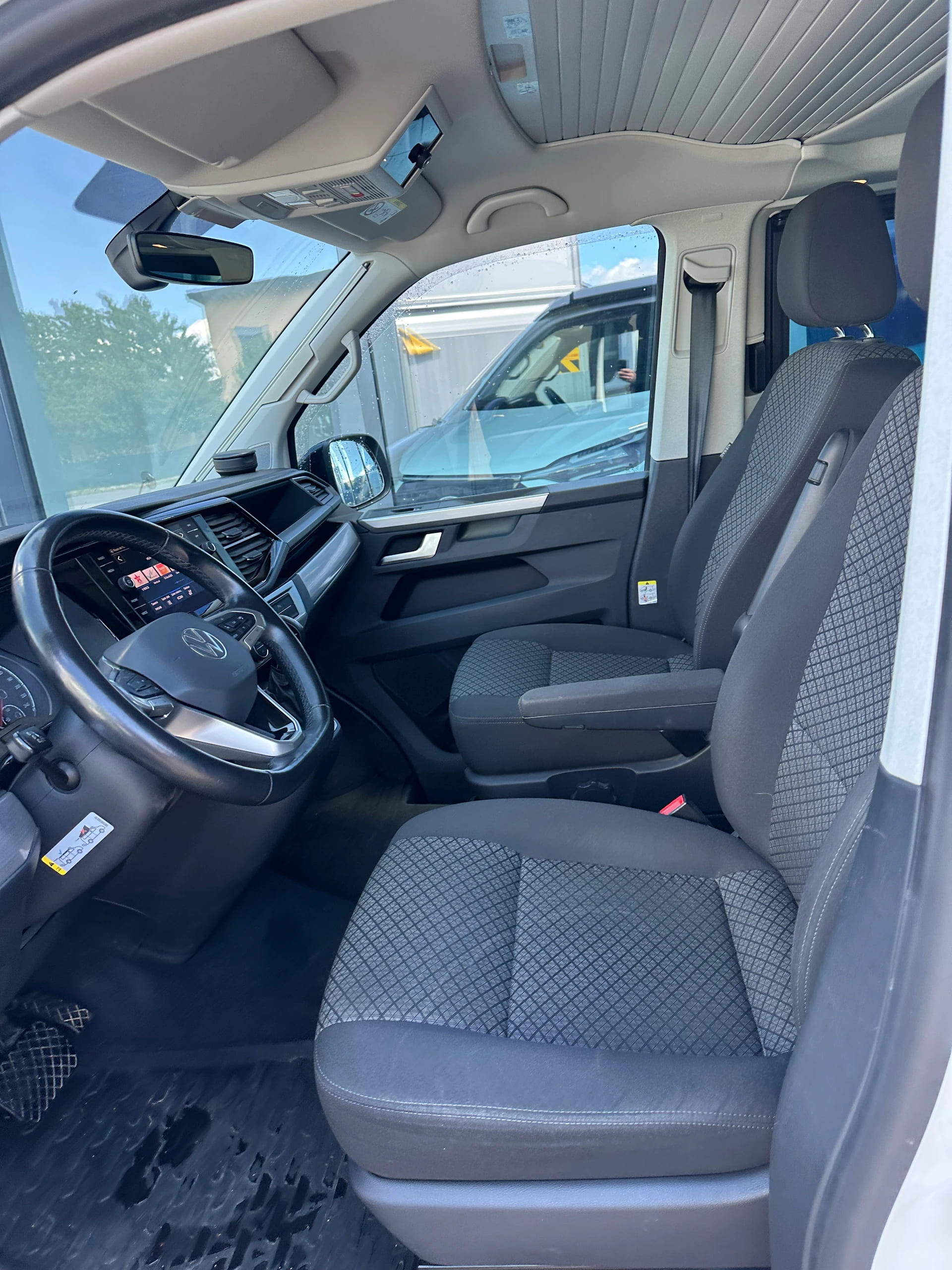 VW T6.1 California 3000 2.0 TDI 150 Coast Edition Liberty DSG 4m-image-10