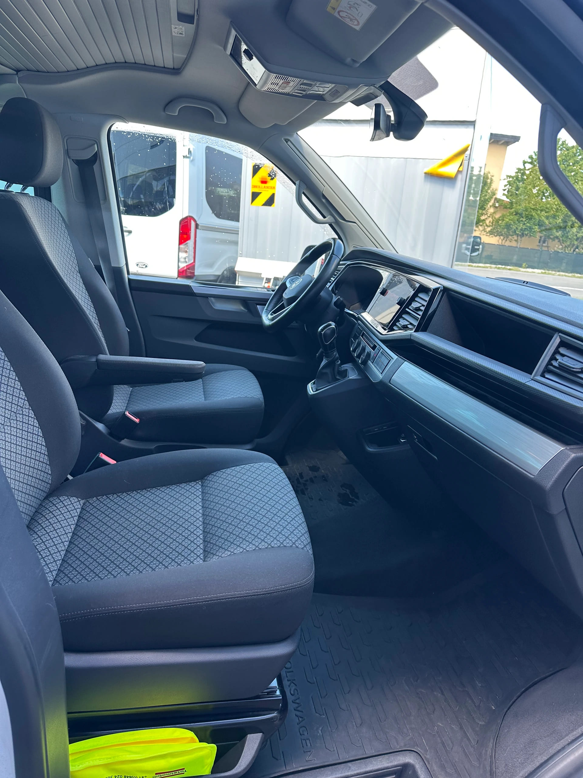 VW T6.1 California 3000 2.0 TDI 150 Coast Edition Liberty DSG 4m-image-11