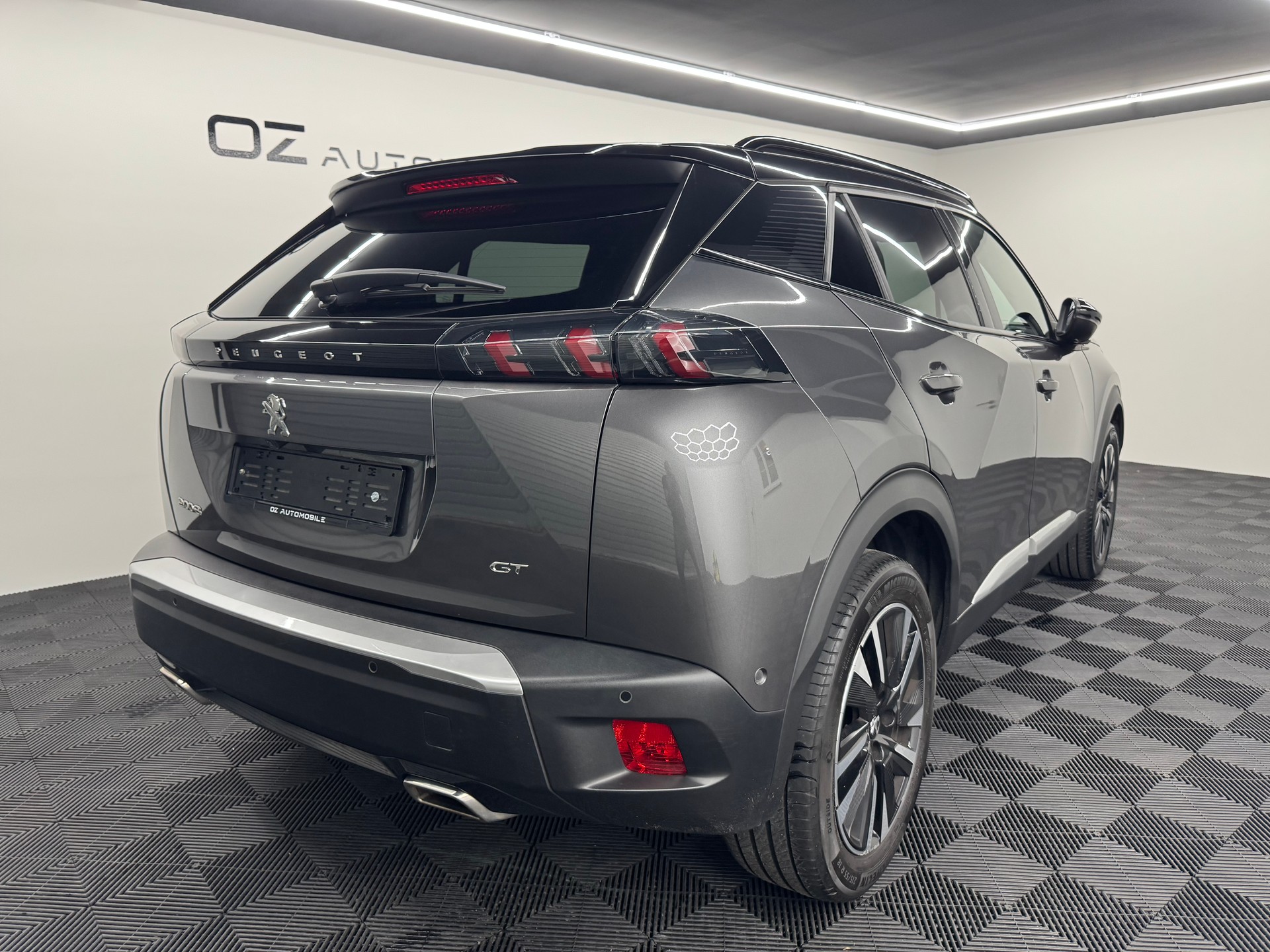 PEUGEOT 2008 1.2 PureTech GT EAT8-image-6