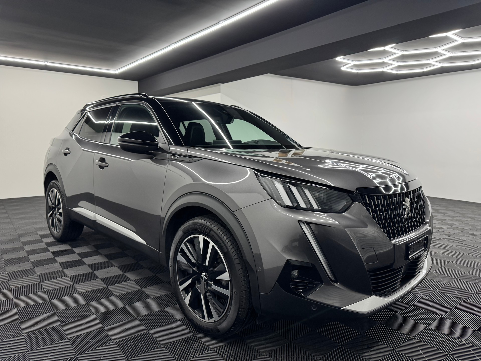 PEUGEOT 2008 1.2 PureTech GT EAT8-image-8